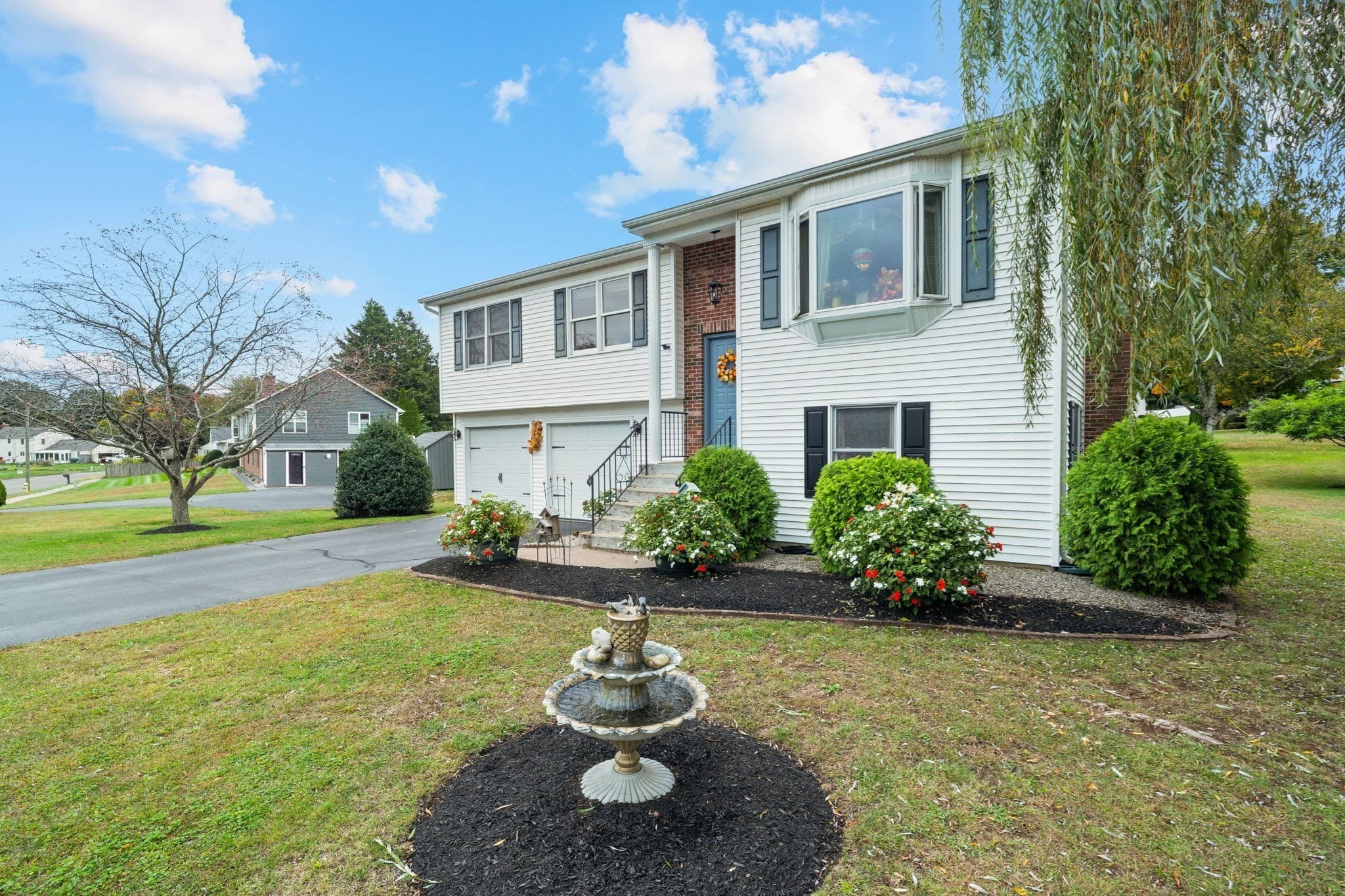Single Family Residence at 8 Oriole Dr, Agawam MA 01030, photo 2 of 42