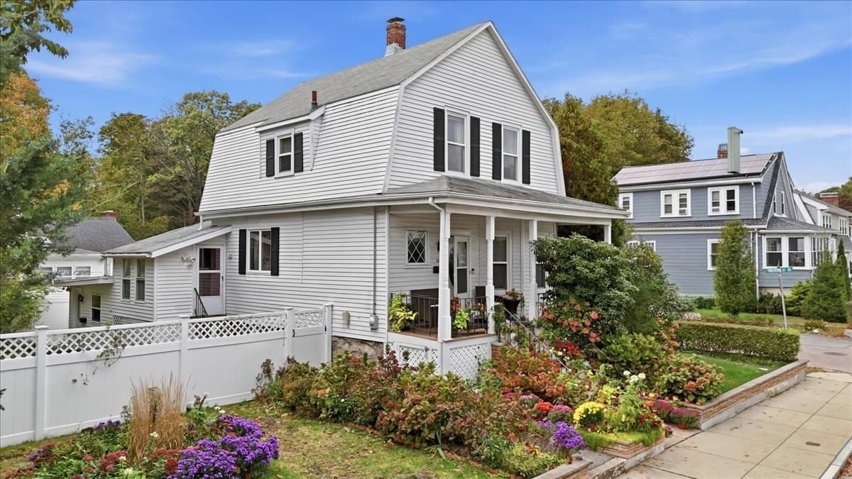 Single Family Residence at 83 Desoto Rd, Boston MA 02132, photo 4 of 42