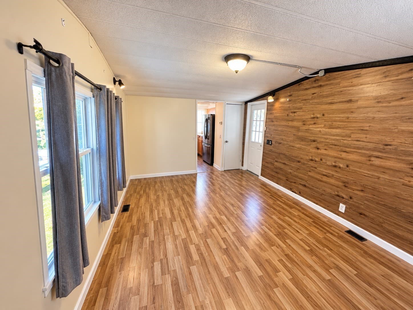 Mobile Home at 1790 Massachusetts Ave # U, Lunenburg MA 01462, photo 9 of 19