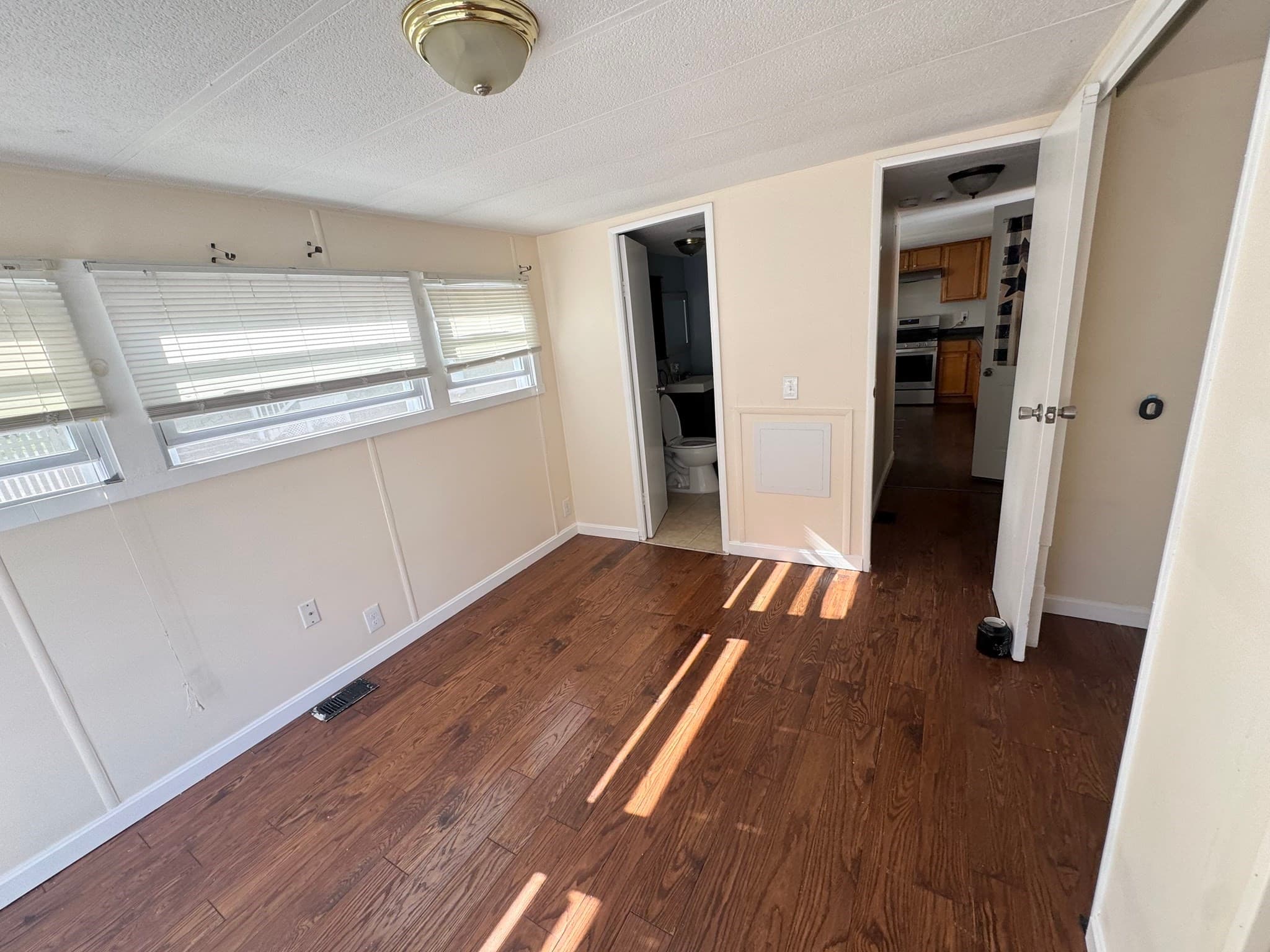 Mobile Home at 1790 Massachusetts Ave # U, Lunenburg MA 01462, photo 14 of 19