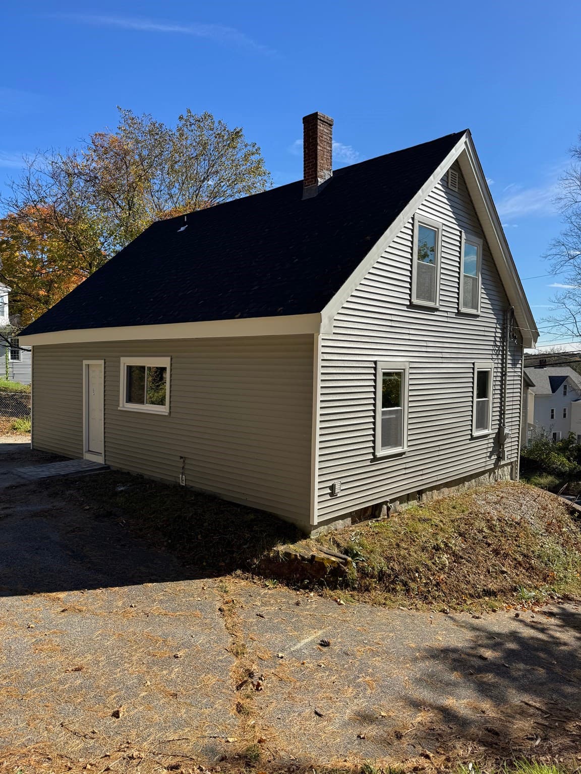 Single Family Residence at 29 Lincoln St, Millville MA 01529, photo 5 of 31