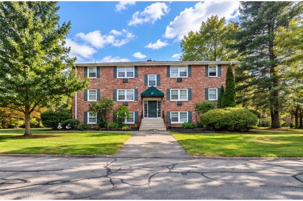 Condominium at 27 Ridgewood Lane # 14, Gardner MA 01440, photo 2 of 17
