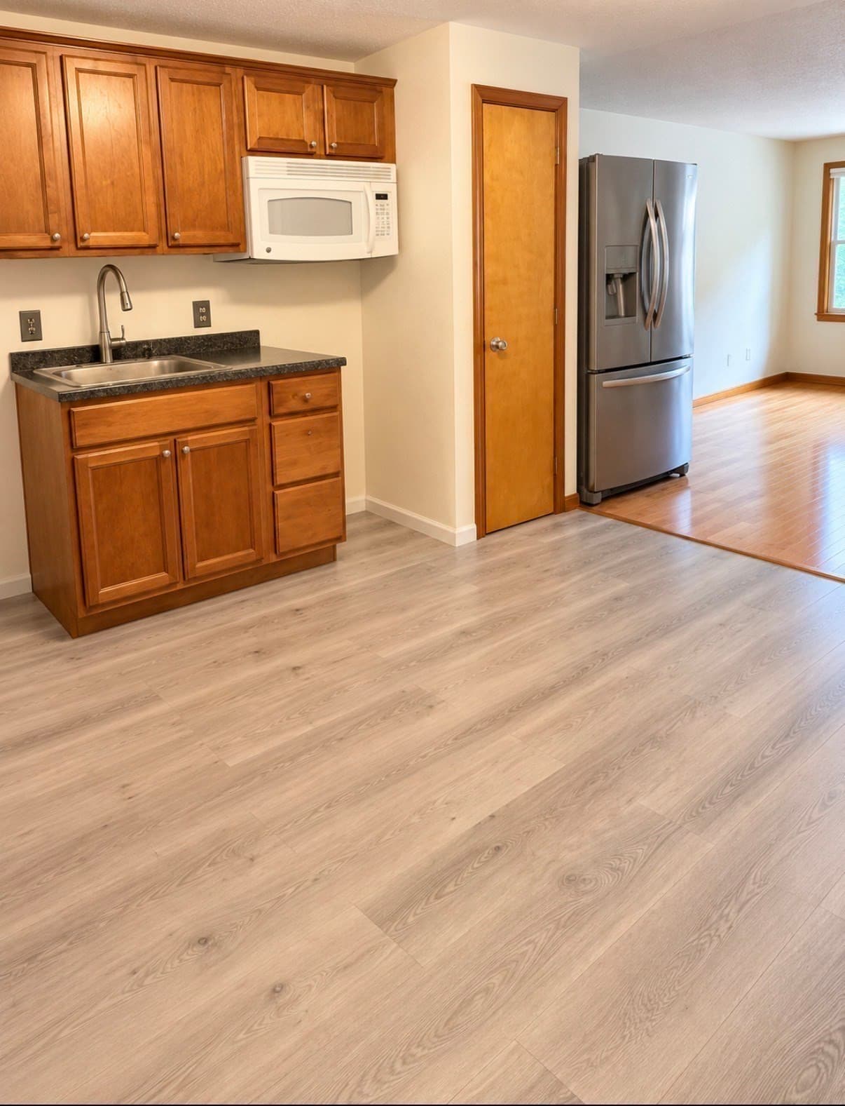 Condominium at 27 Ridgewood Lane # 14, Gardner MA 01440, photo 7 of 17