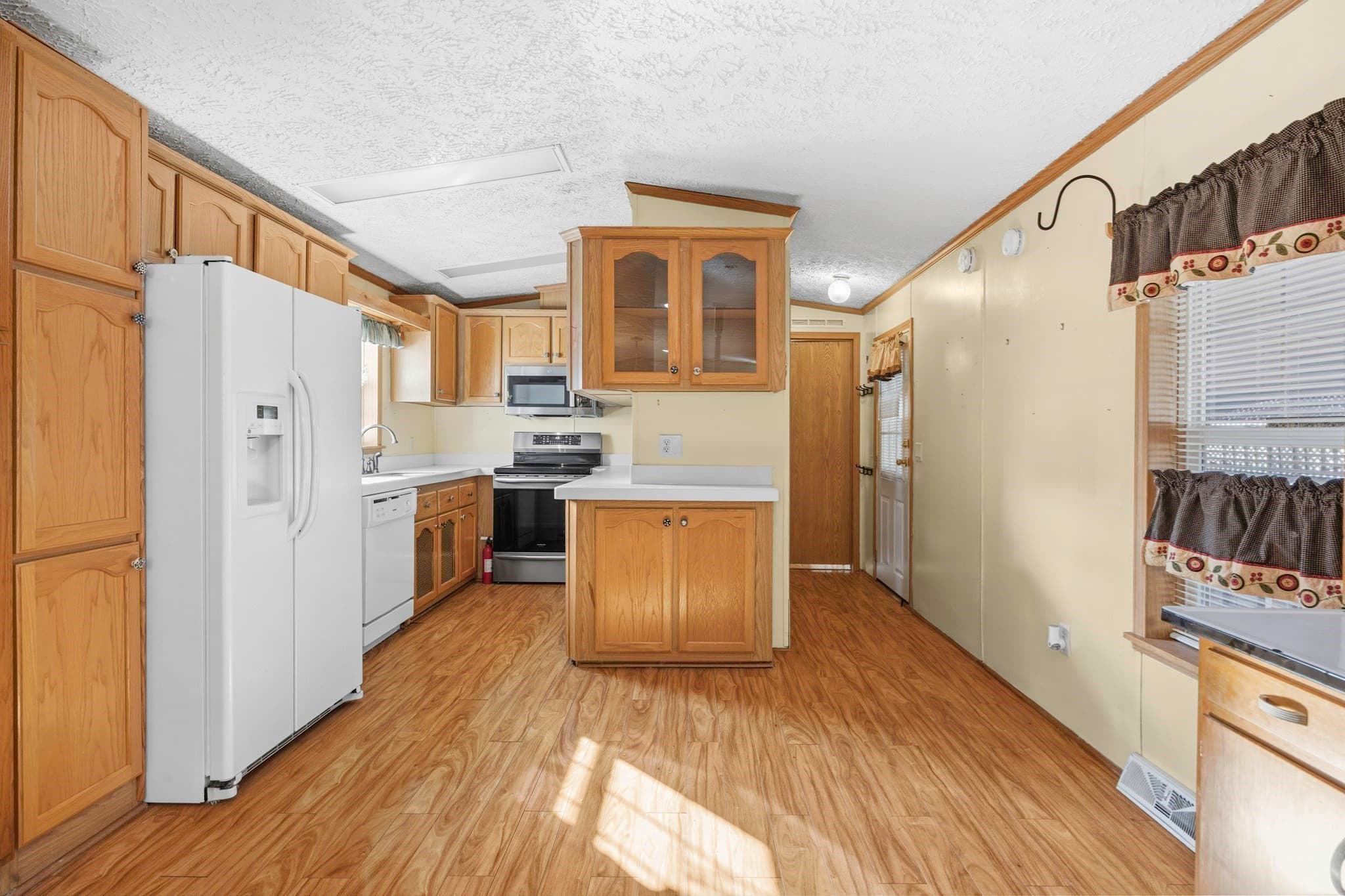 Mobile Home at 281 Chauncey Walker St # 73, Belchertown MA 01007, photo 18 of 34