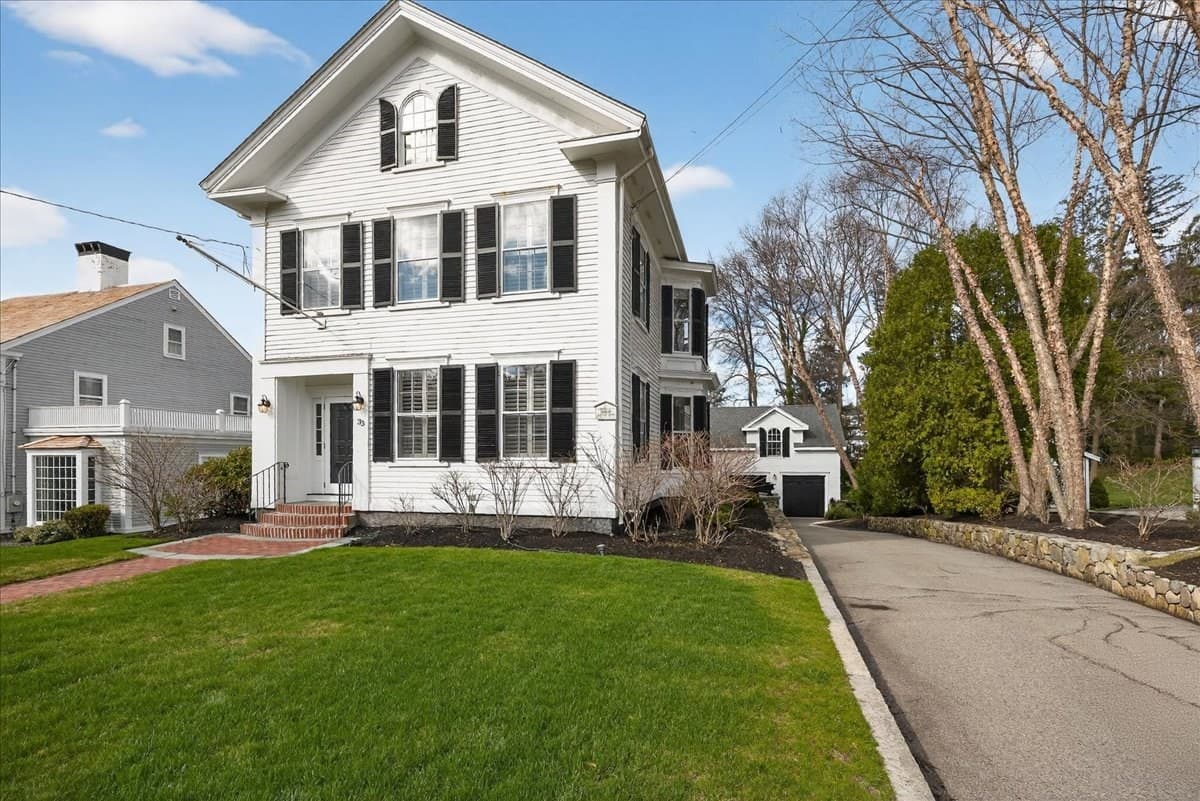 33 Lincoln St, Hingham MA 02043