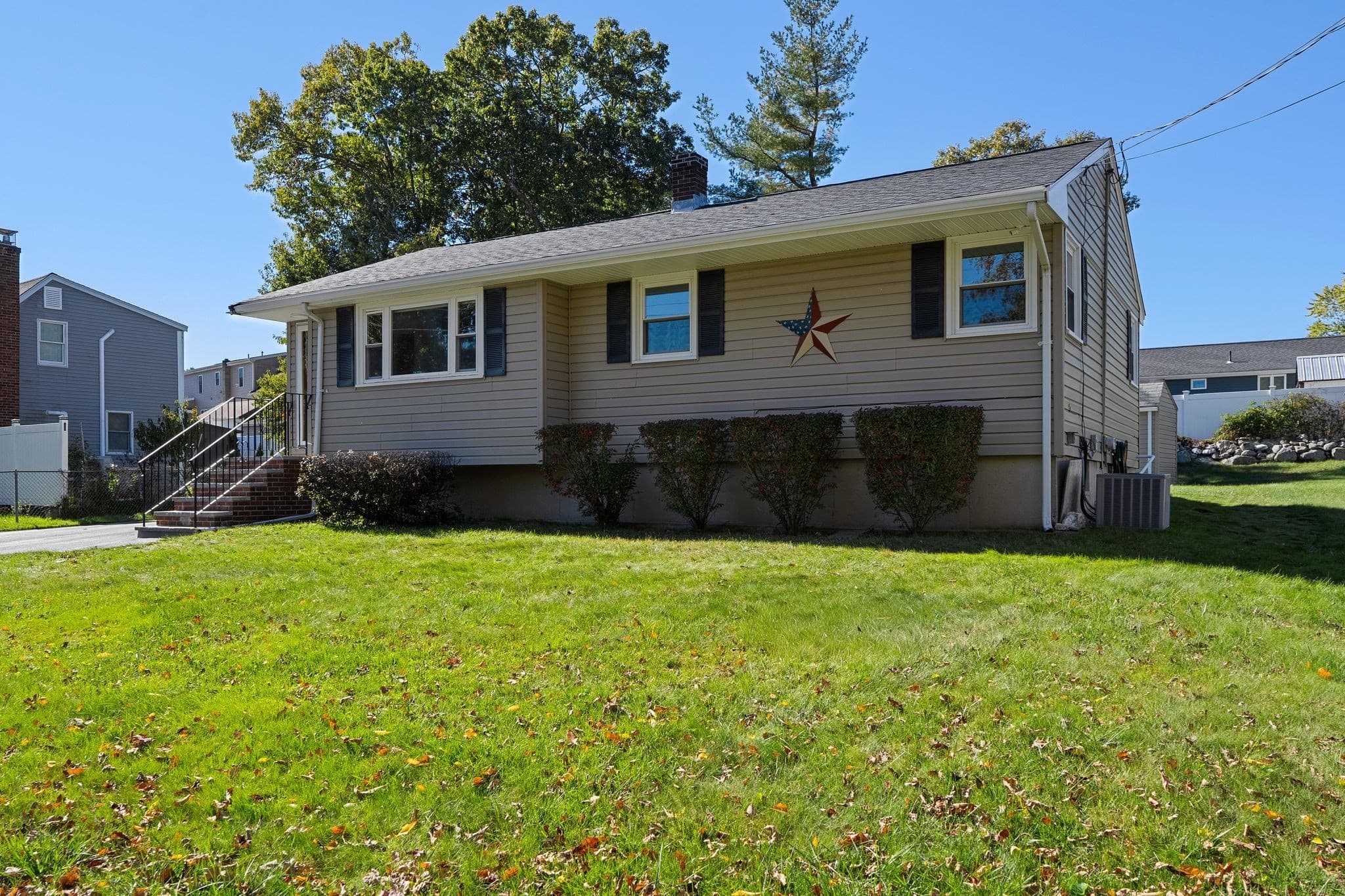 Single Family Residence at 28 Eames Ave, Brockton MA 02302, photo 5 of 41