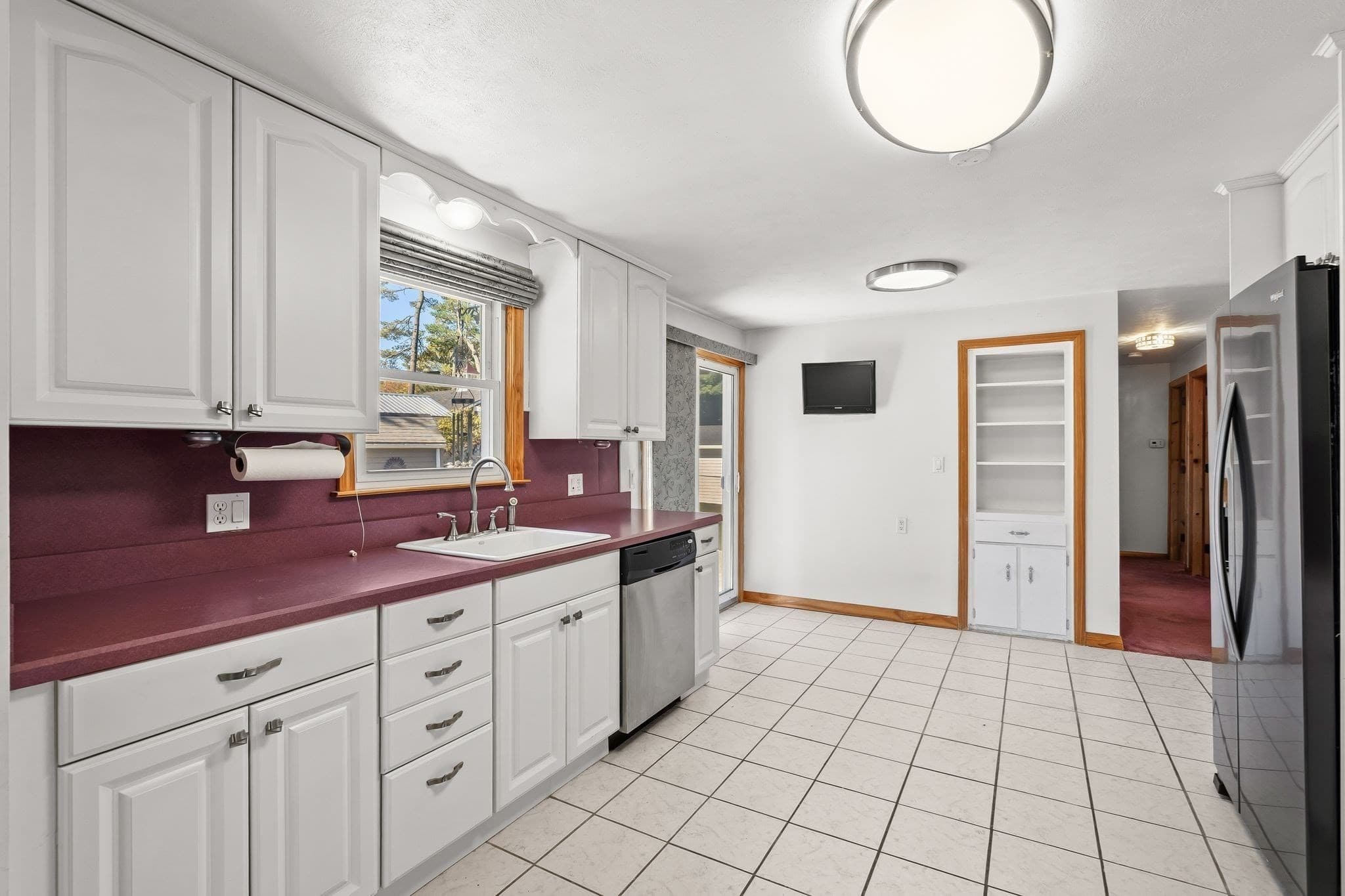 Single Family Residence at 28 Eames Ave, Brockton MA 02302, photo 9 of 41