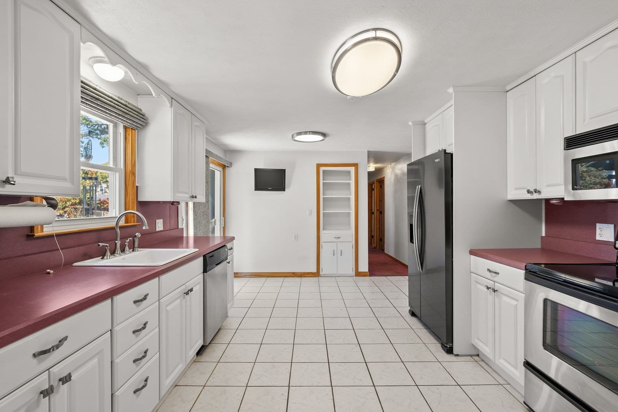 Single Family Residence at 28 Eames Ave, Brockton MA 02302, photo 10 of 41