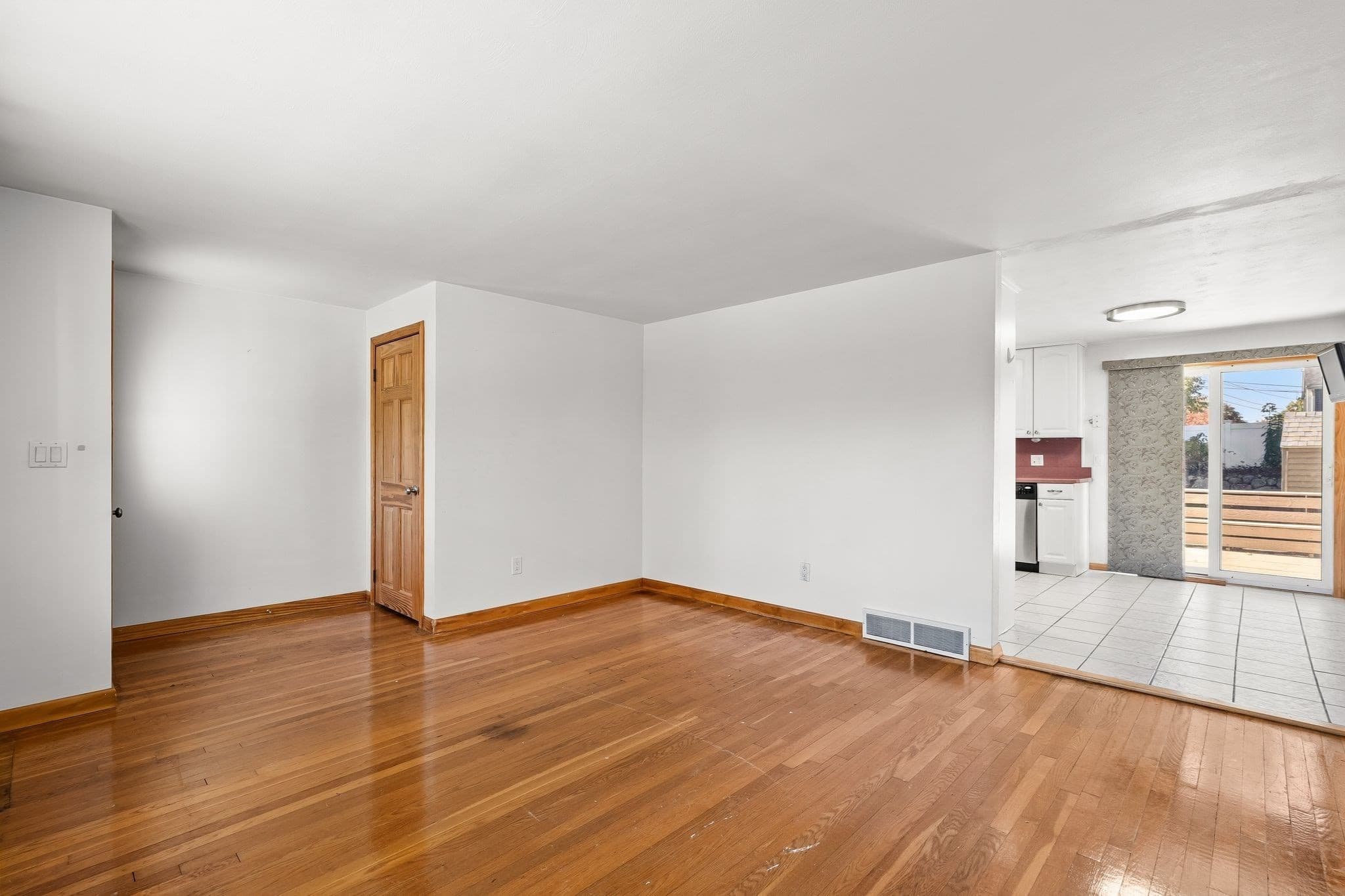 Single Family Residence at 28 Eames Ave, Brockton MA 02302, photo 8 of 41