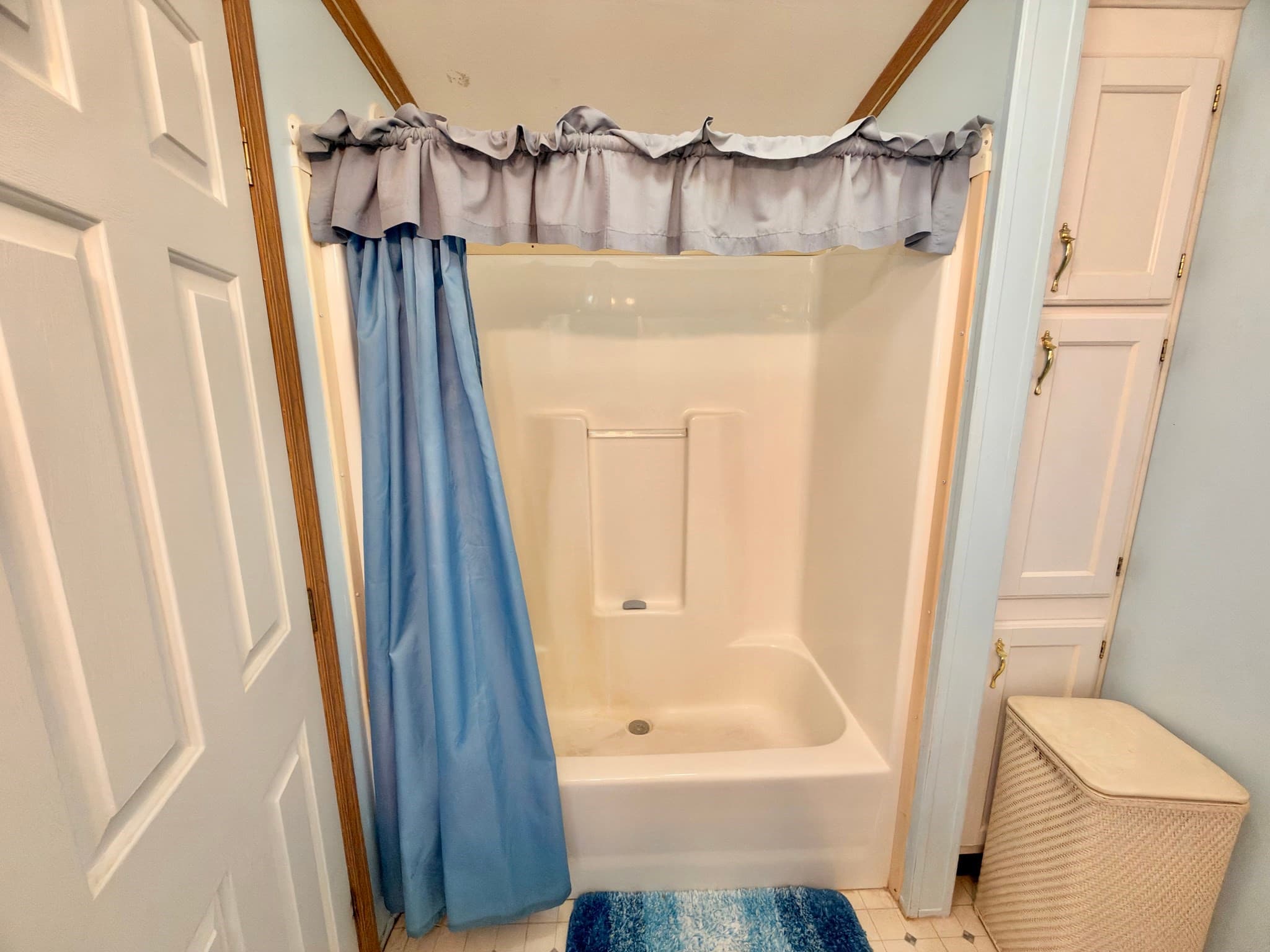 Mobile Home at 30 Holiday Cir, Chicopee MA 01020, photo 17 of 22