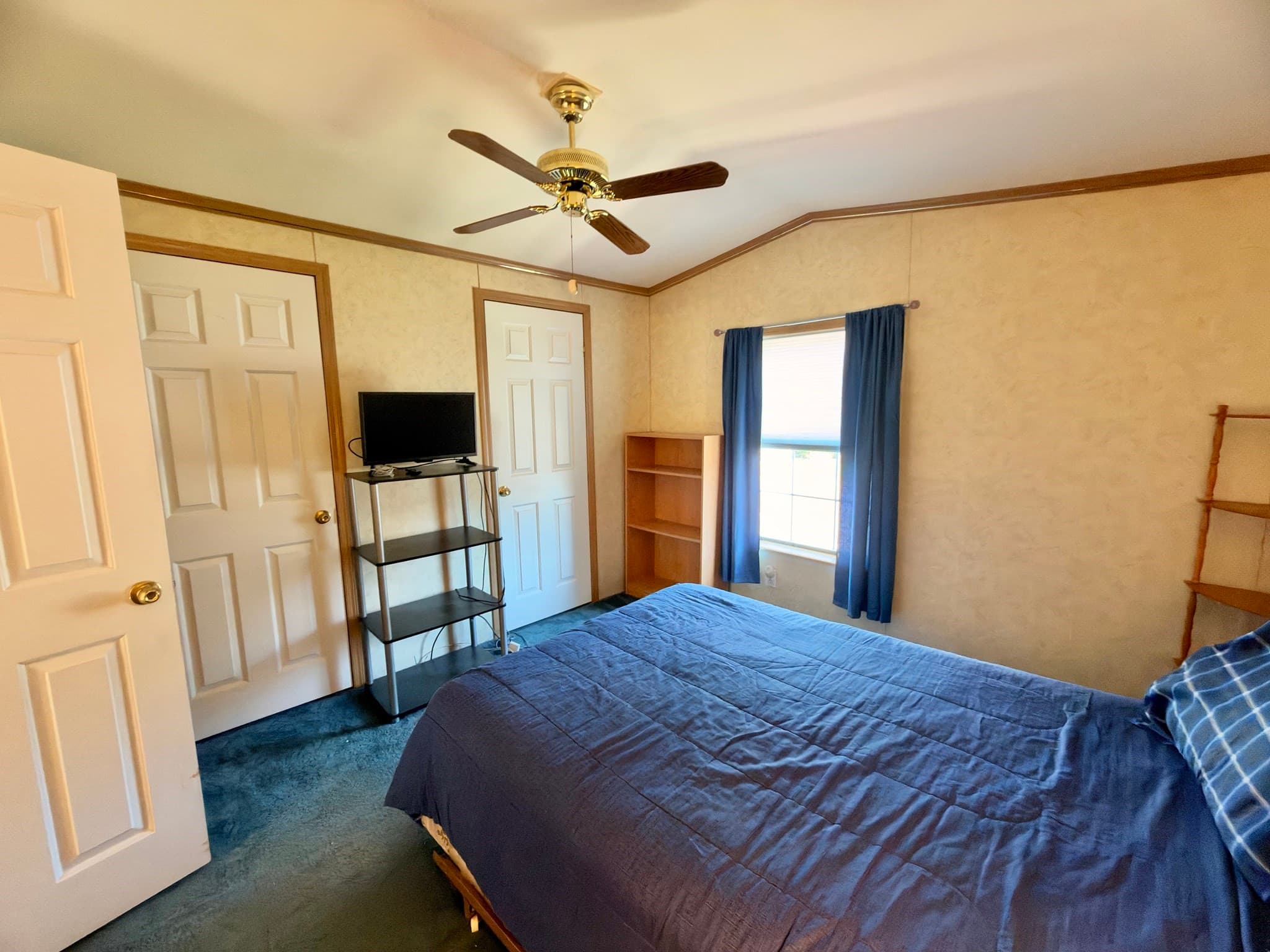 Mobile Home at 30 Holiday Cir, Chicopee MA 01020, photo 12 of 22
