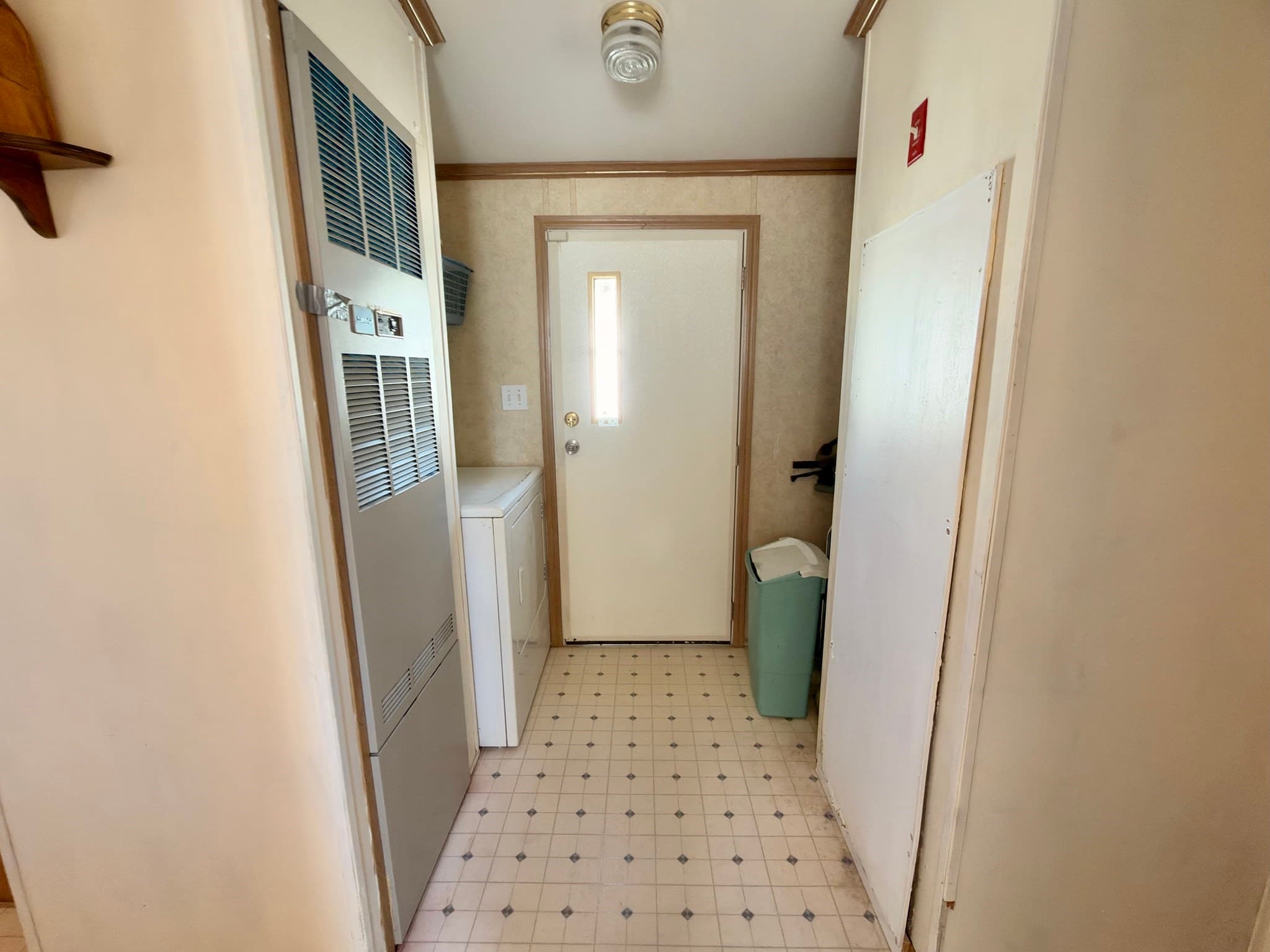 Mobile Home at 30 Holiday Cir, Chicopee MA 01020, photo 7 of 22