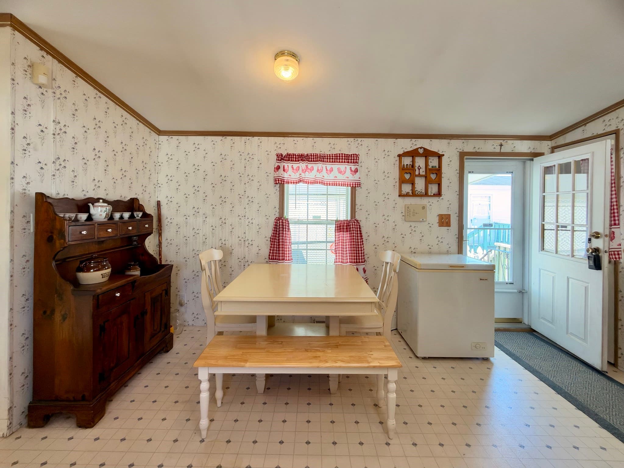 Mobile Home at 30 Holiday Cir, Chicopee MA 01020, photo 5 of 22
