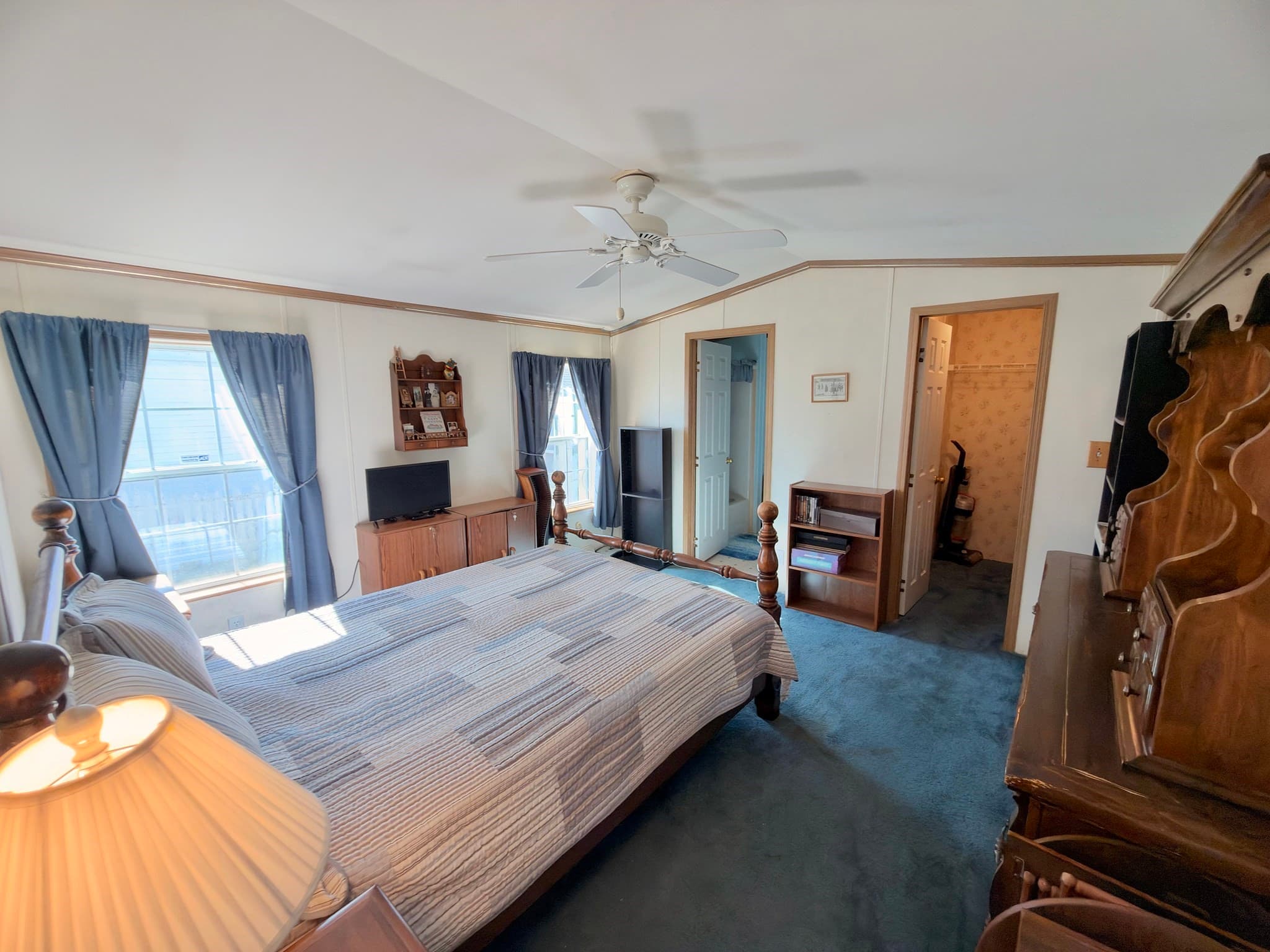 Mobile Home at 30 Holiday Cir, Chicopee MA 01020, photo 14 of 22