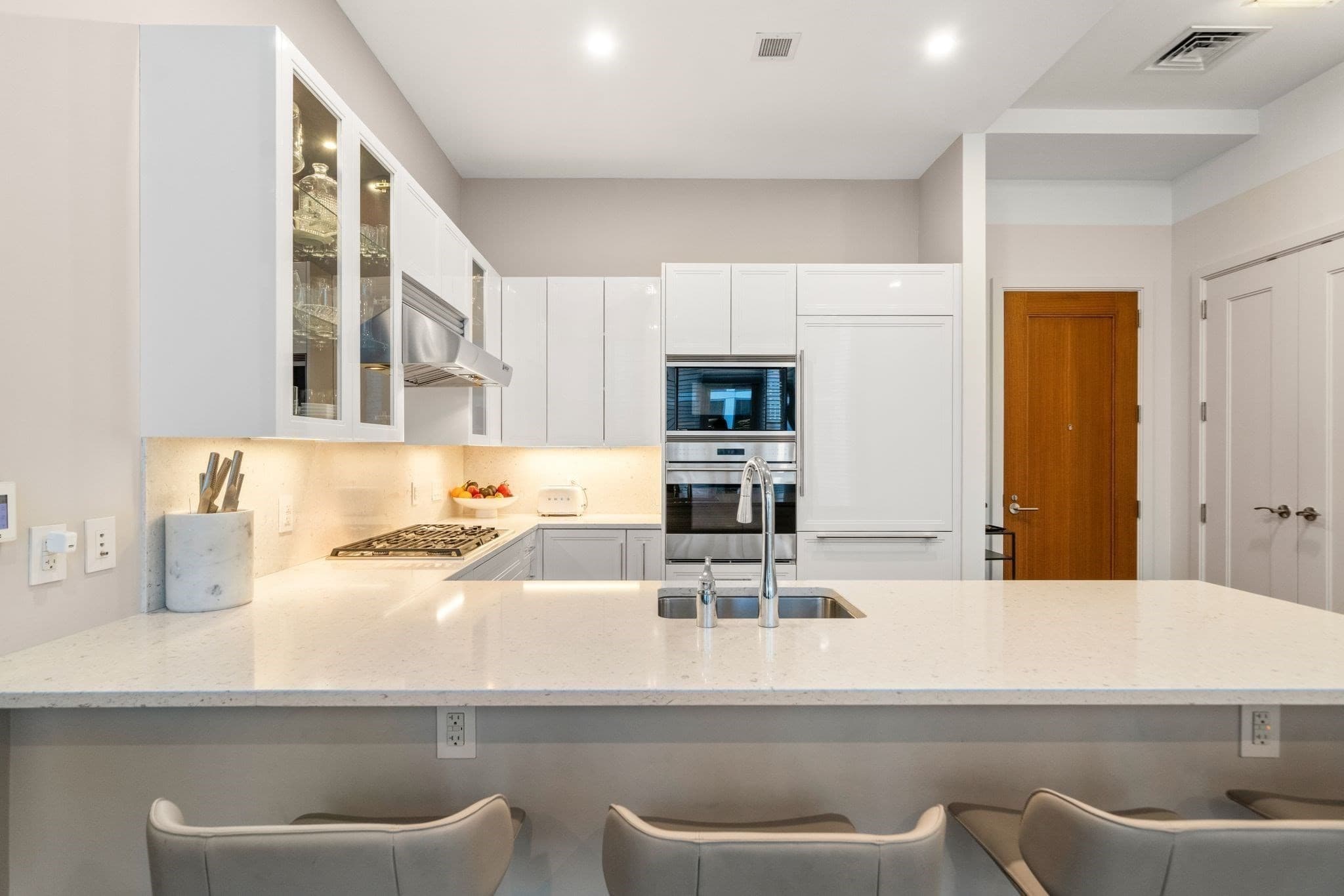 Condominium at 22 Liberty Dr, Boston MA 02210, photo 3 of 42