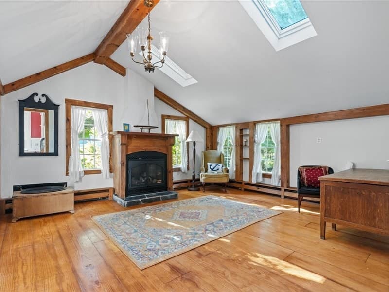 Single Family Residence at 1015 Hortonville Rd, Swansea MA 02777, photo 7 of 29