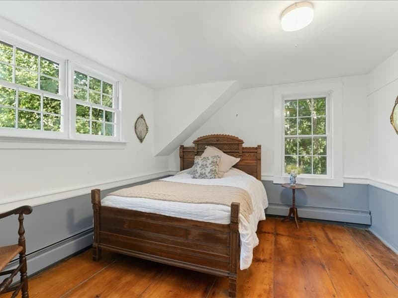 Single Family Residence at 1015 Hortonville Rd, Swansea MA 02777, photo 18 of 29