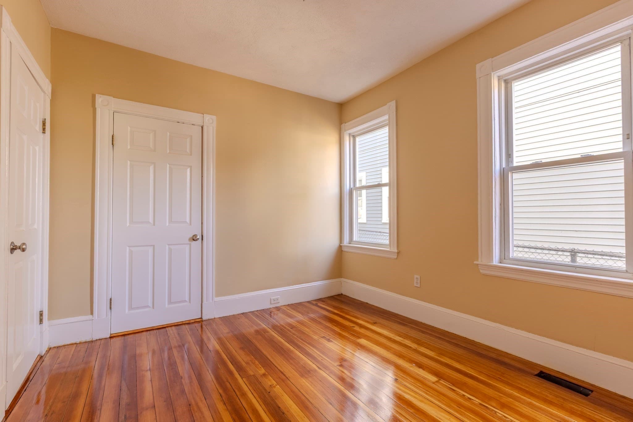 Multi Family at 419-421 Washington St, Winchester MA 01890, photo 13 of 16