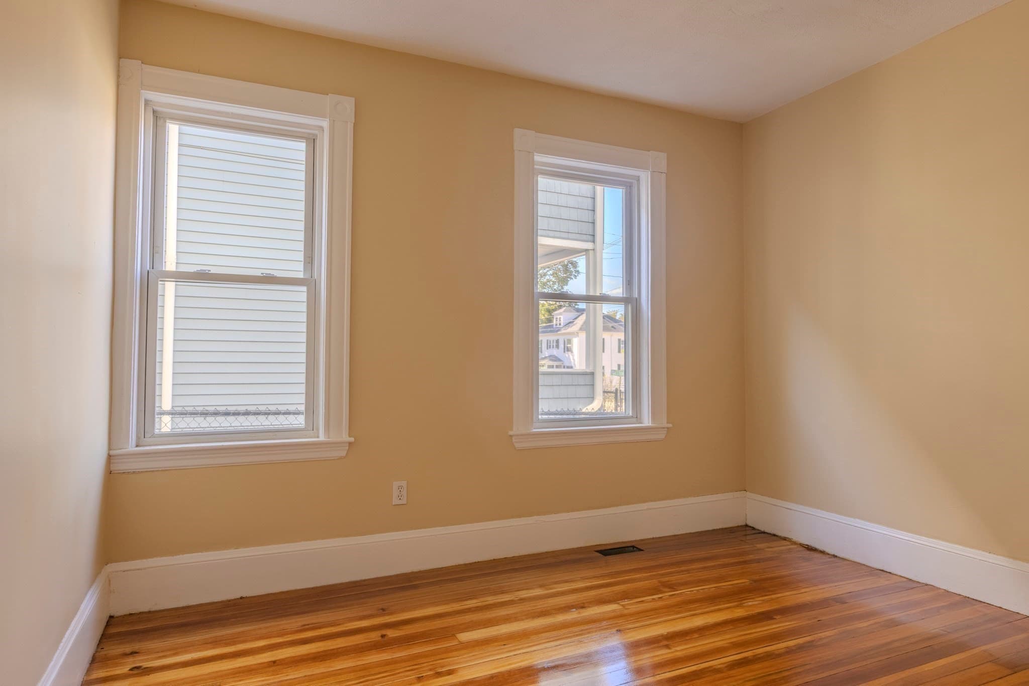 Multi Family at 419-421 Washington St, Winchester MA 01890, photo 12 of 16