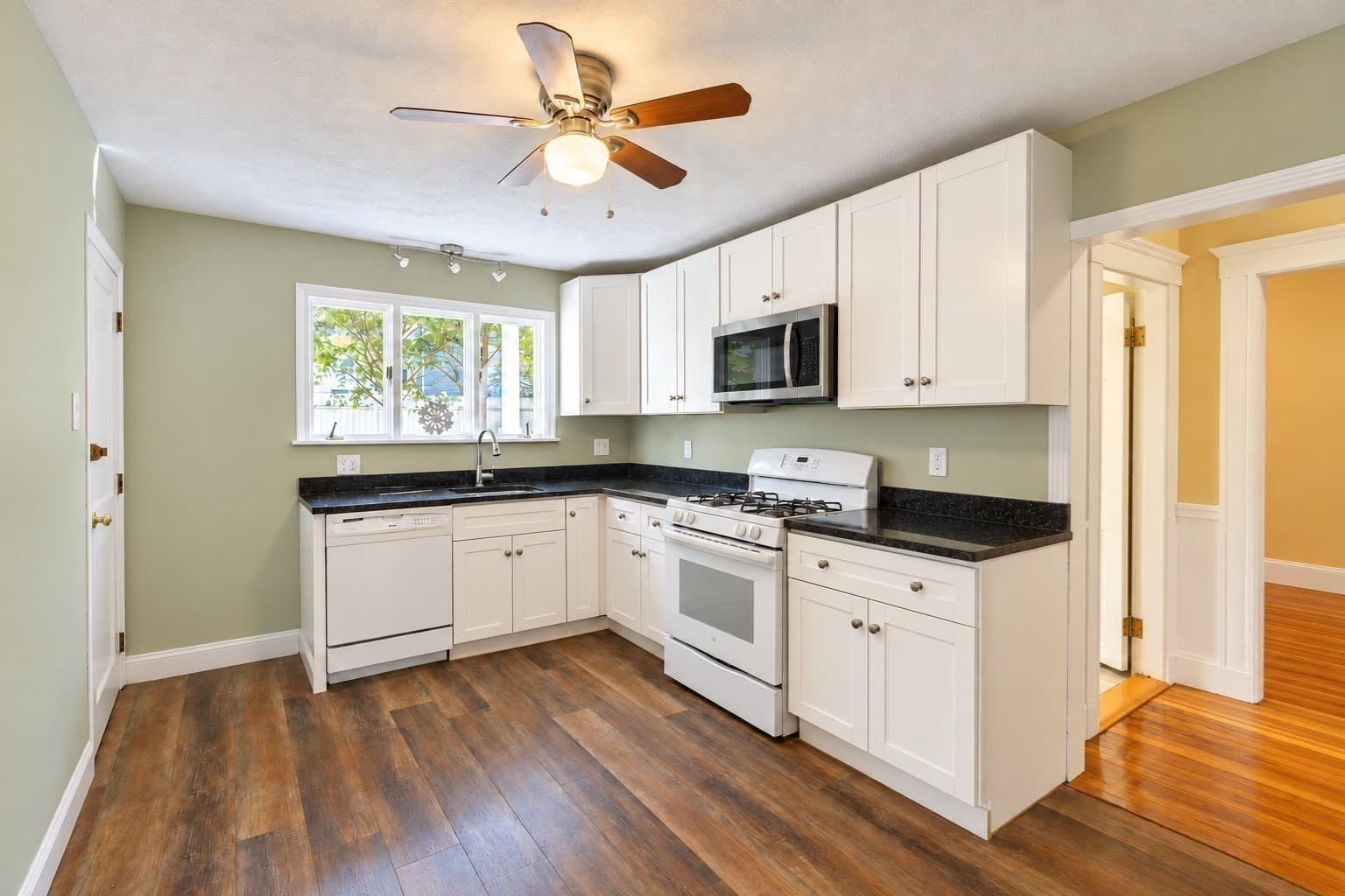 Multi Family at 419-421 Washington St, Winchester MA 01890, photo 7 of 16