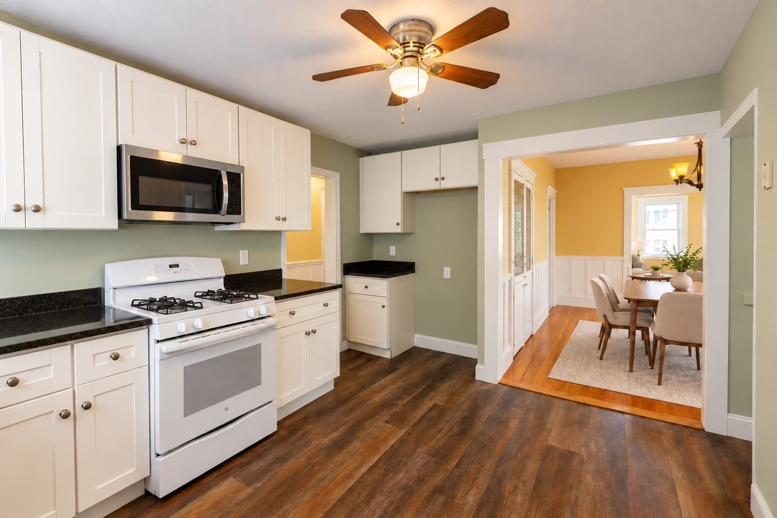 Multi Family at 419-421 Washington St, Winchester MA 01890, photo 9 of 16