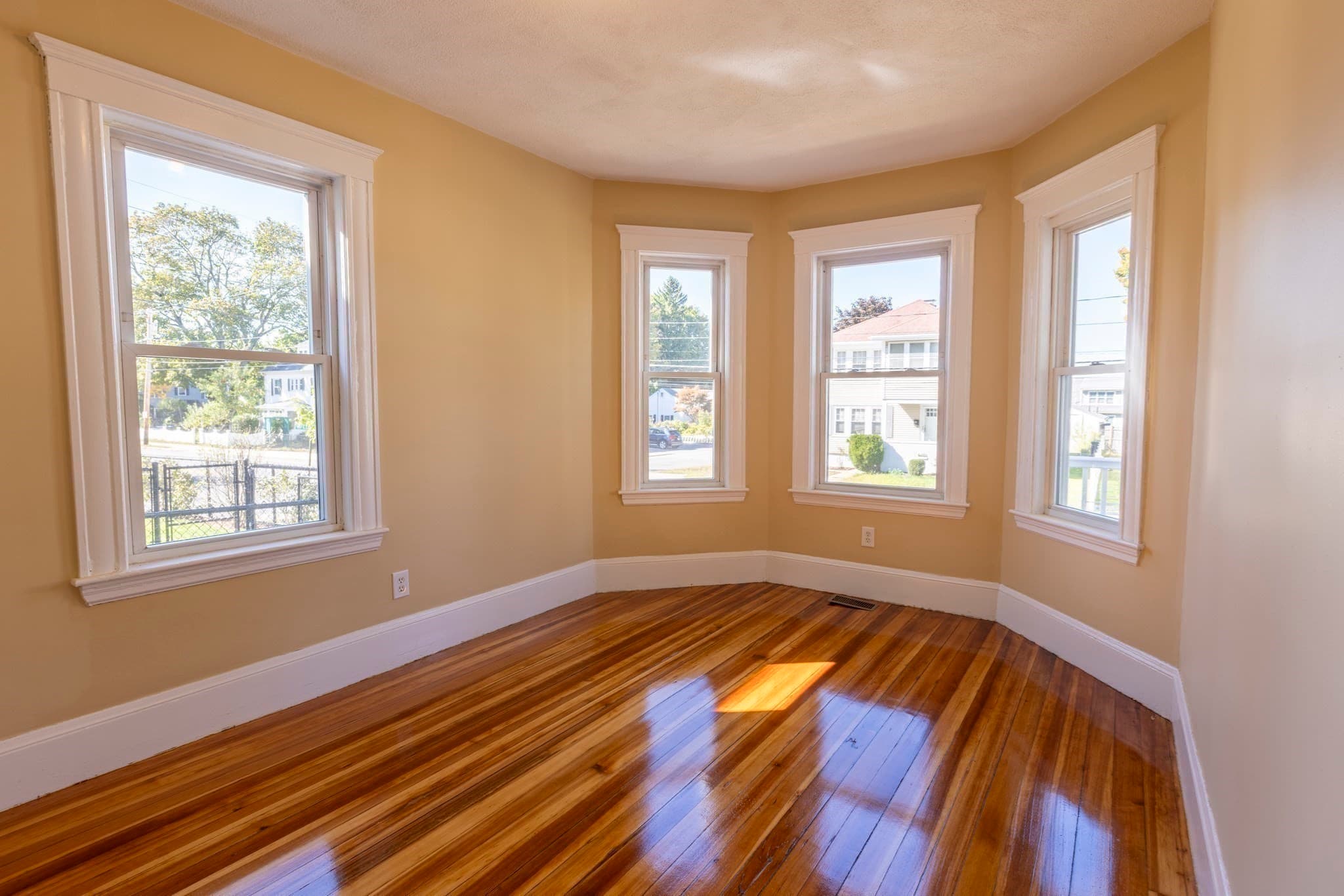 Multi Family at 419-421 Washington St, Winchester MA 01890, photo 11 of 16