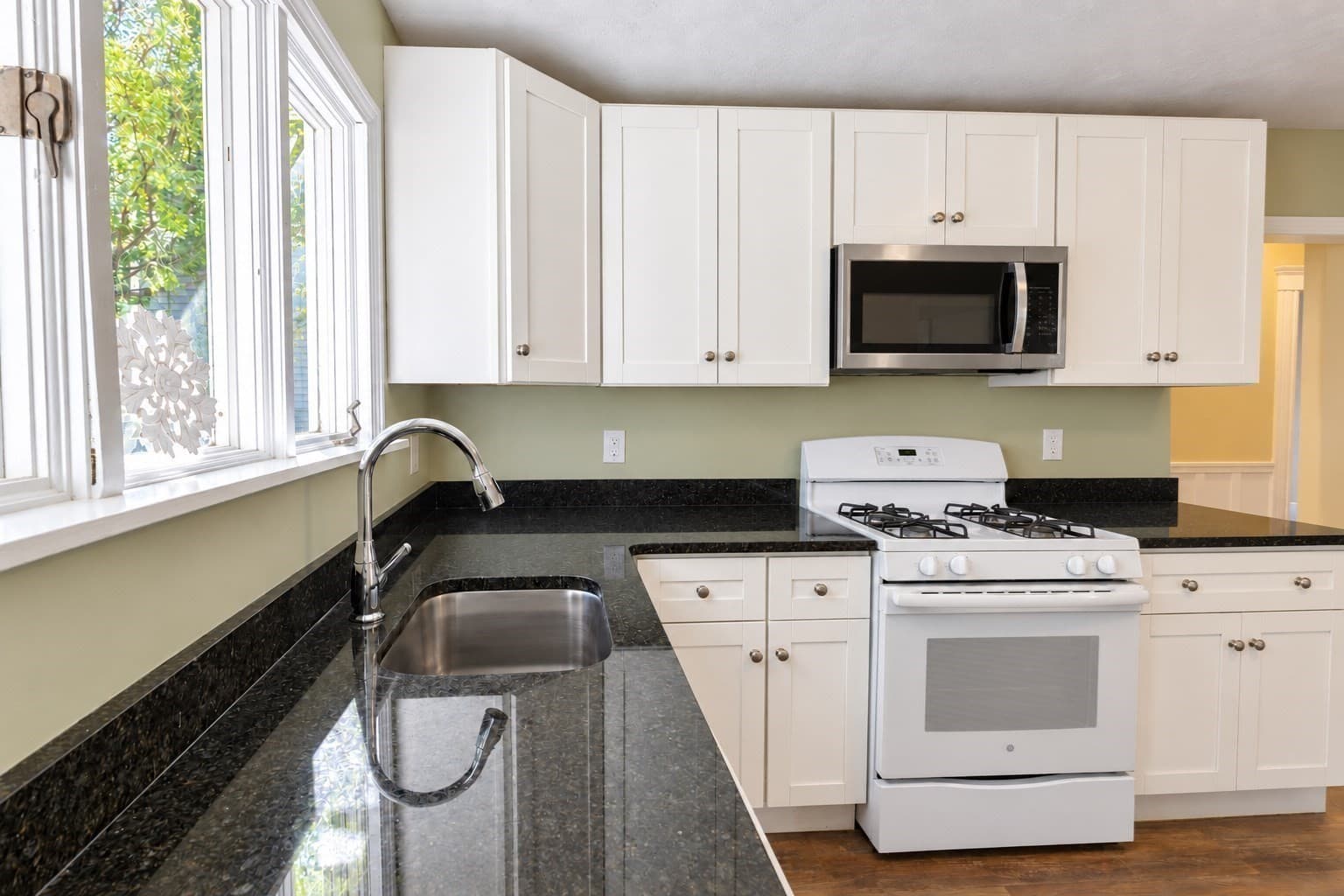 Multi Family at 419-421 Washington St, Winchester MA 01890, photo 8 of 16