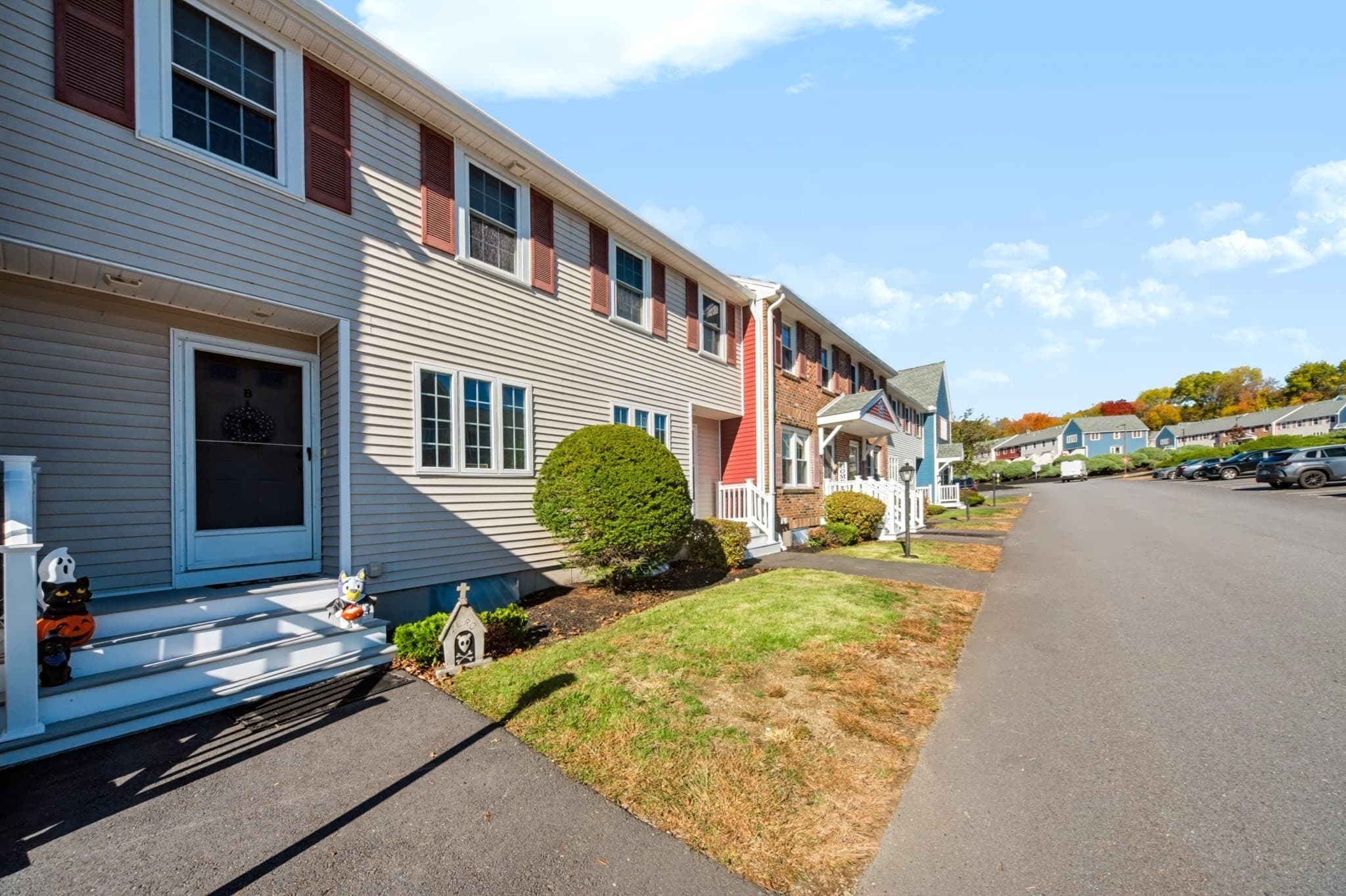 Condominium at 14 Fernwood Dr # B, Leominster MA 01453, photo 4 of 42
