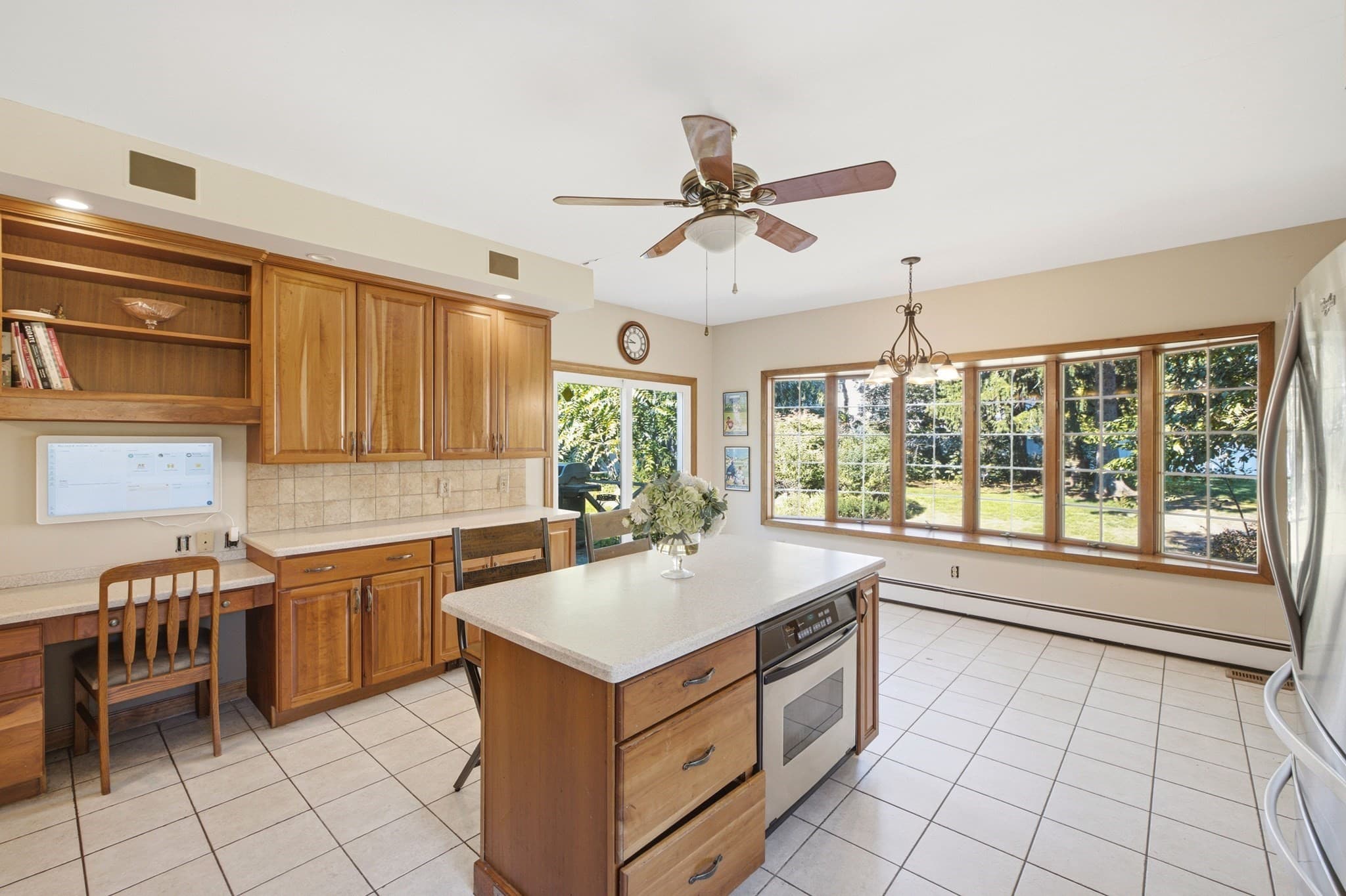 Single Family Residence at 25 Commonwealth Ave, Attleboro MA 02703, photo 6 of 42