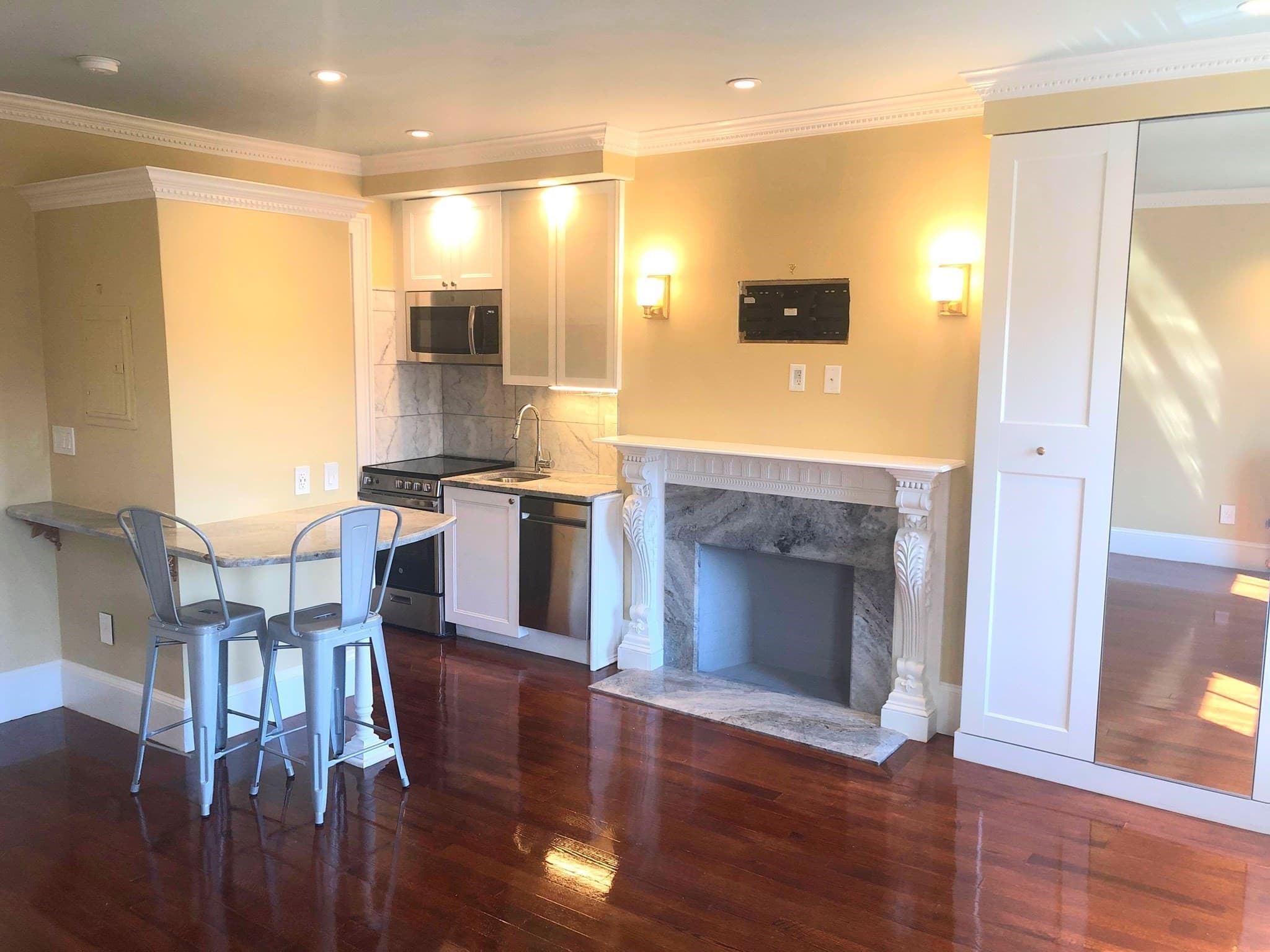 5-9 Family at 88 Charles, Boston MA 02114, photo 13 of 28