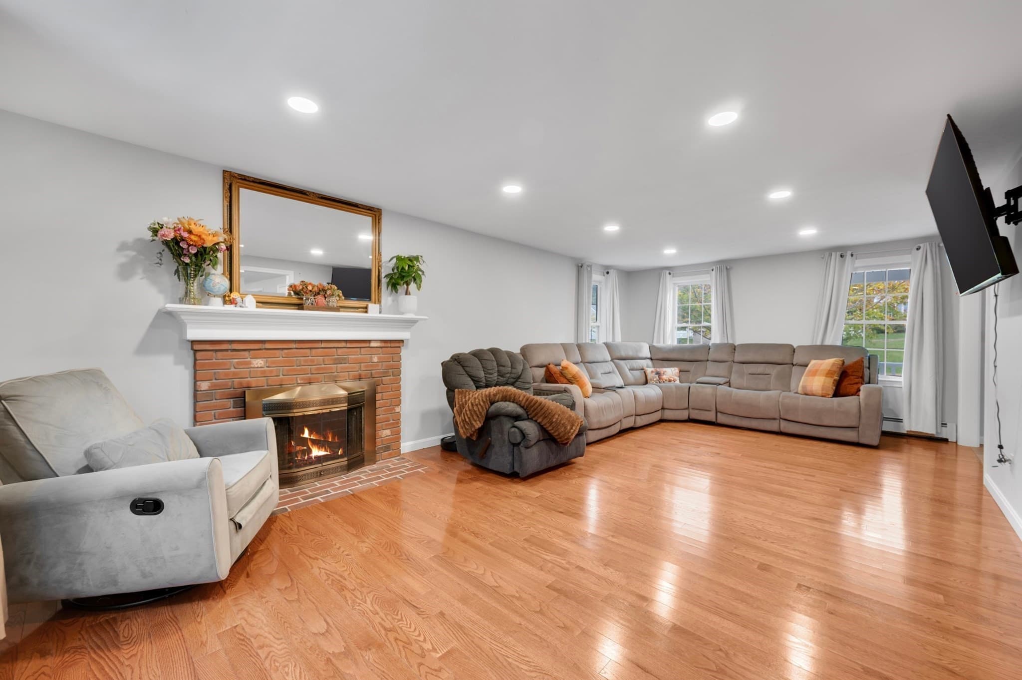 Single Family Residence at 11 Valley View Cir, Rutland MA 01543, photo 10 of 29