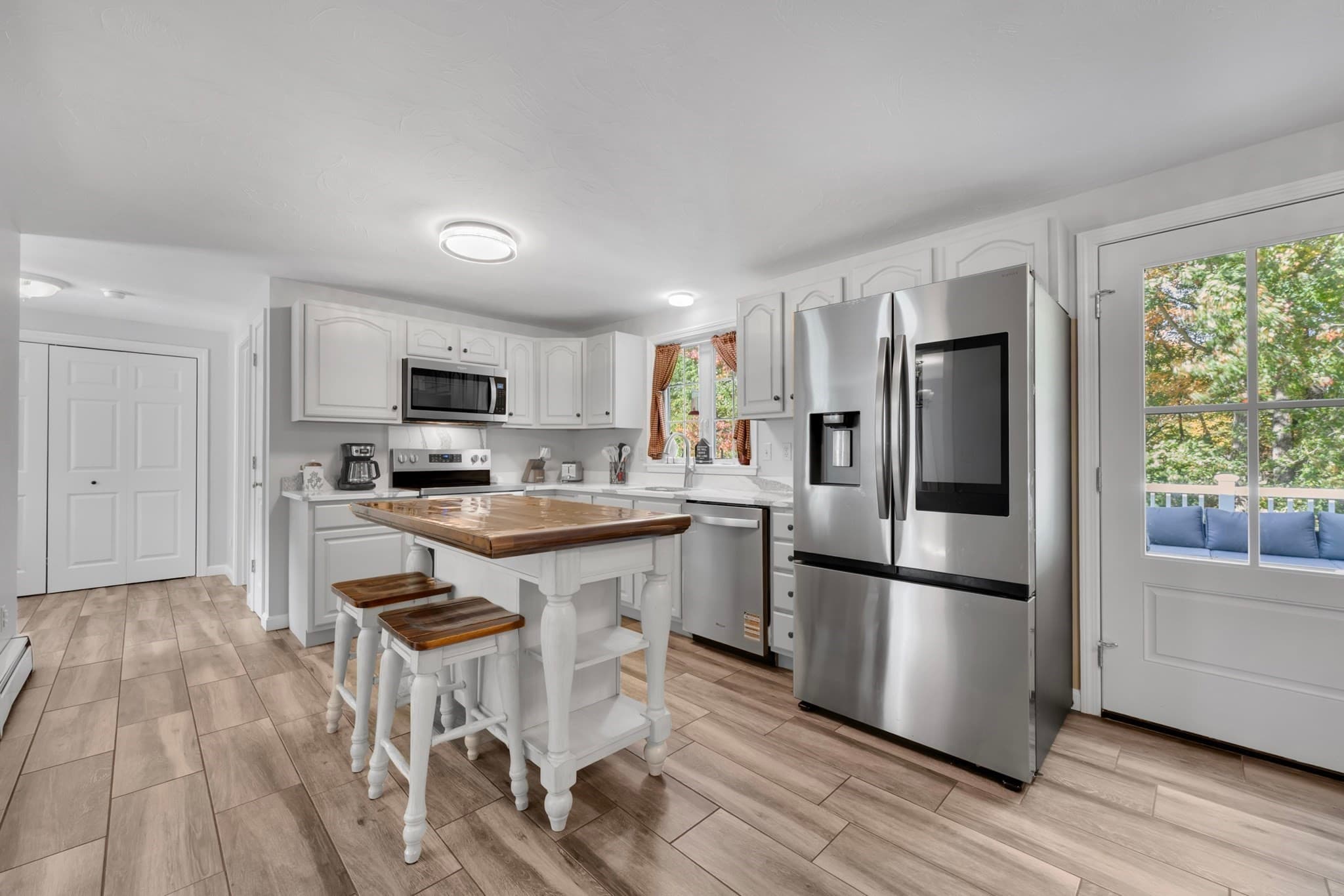 Single Family Residence at 11 Valley View Cir, Rutland MA 01543, photo 14 of 29