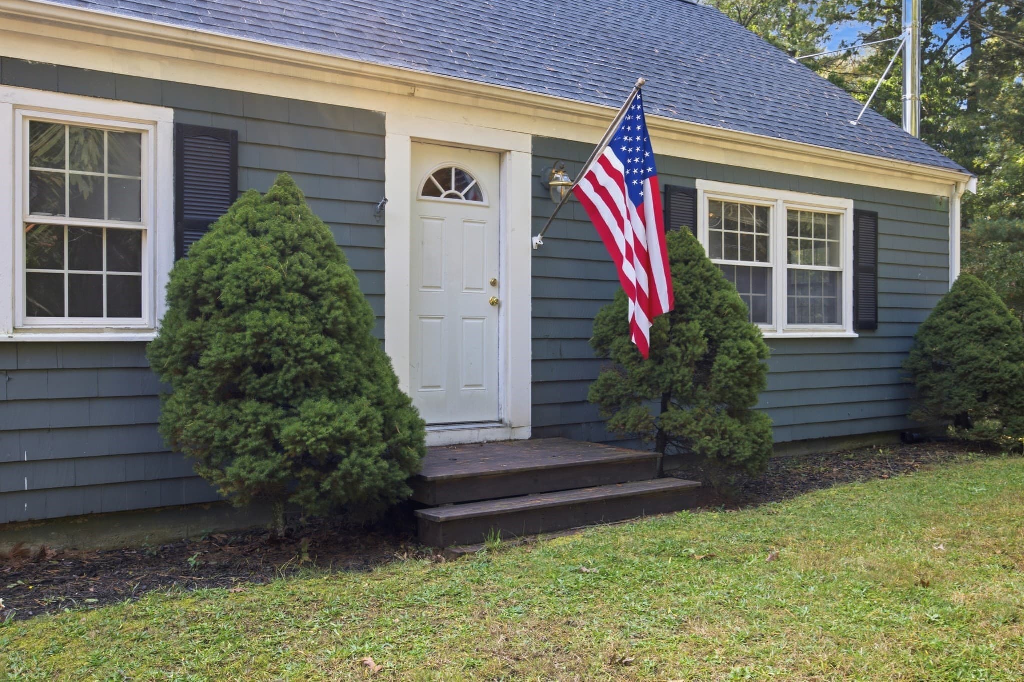 Single Family Residence at 405 W Pond St., Bridgewater MA 02324, photo 5 of 42
