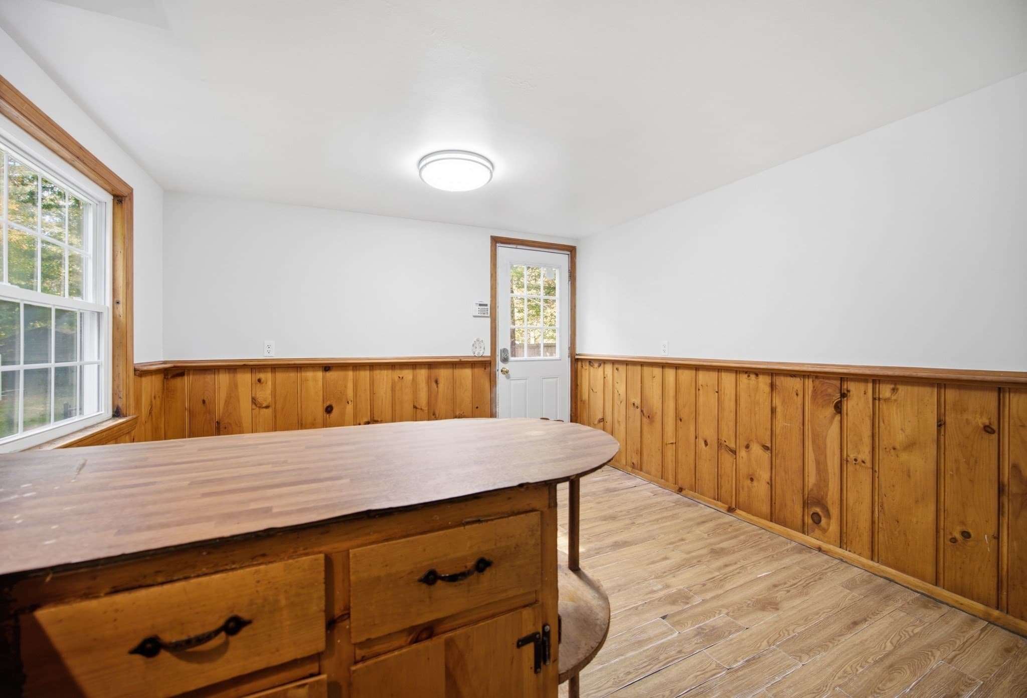 Single Family Residence at 405 W Pond St., Bridgewater MA 02324, photo 10 of 42