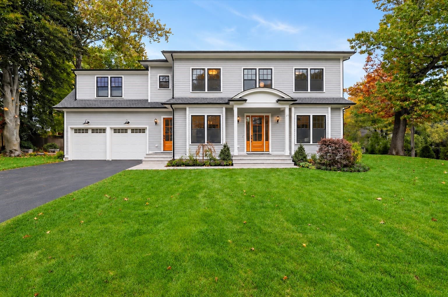 15 Lafayette Cir, Wellesley MA 02482