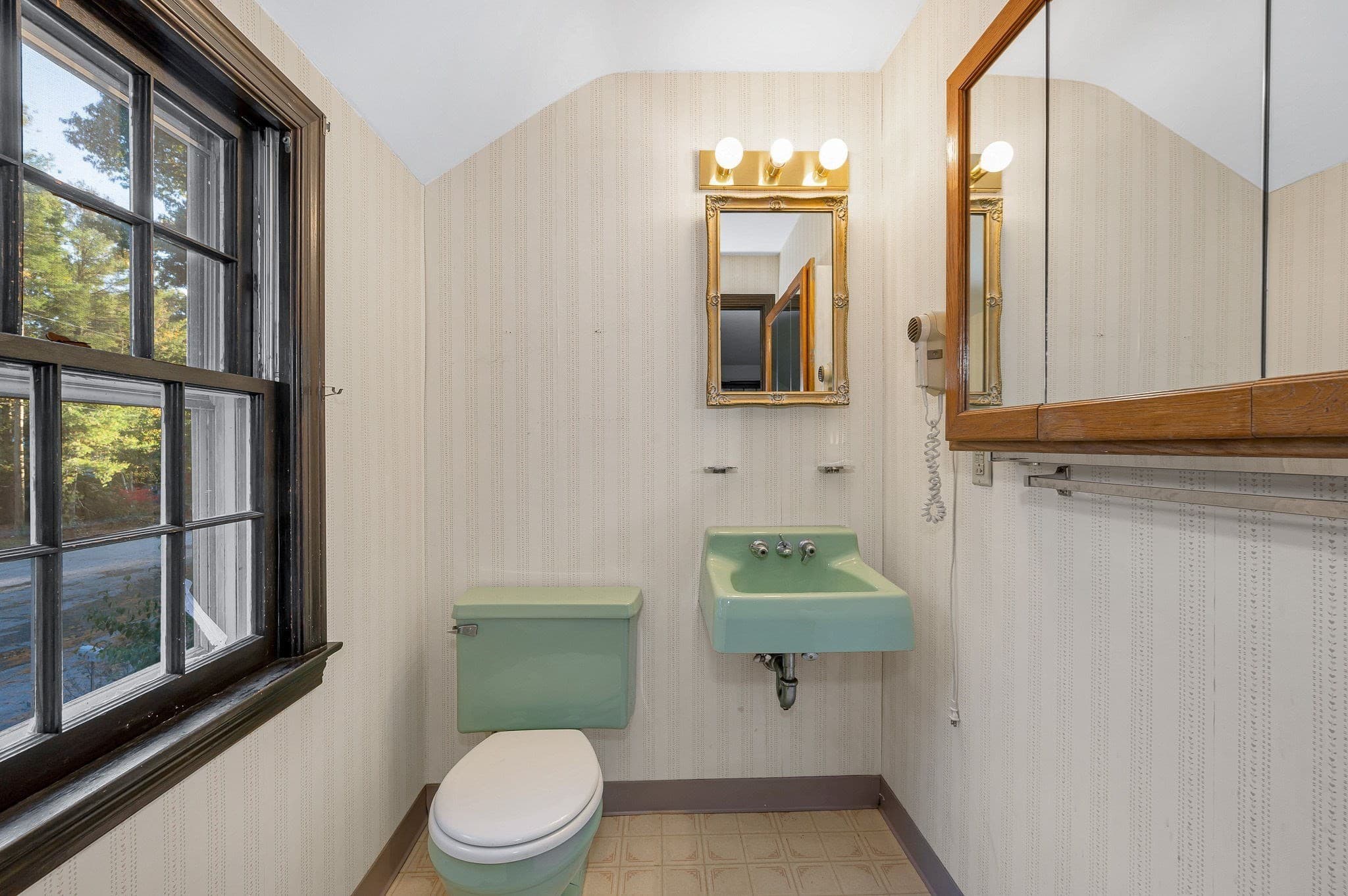 Single Family Residence at 15 Wagontrail Road, Chelmsford MA 01824, photo 16 of 40