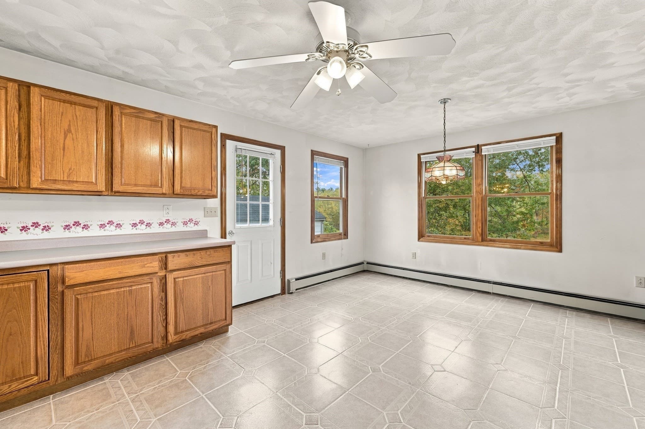 Single Family Residence at 21 Bridle Rd, Billerica MA 01821, photo 7 of 36