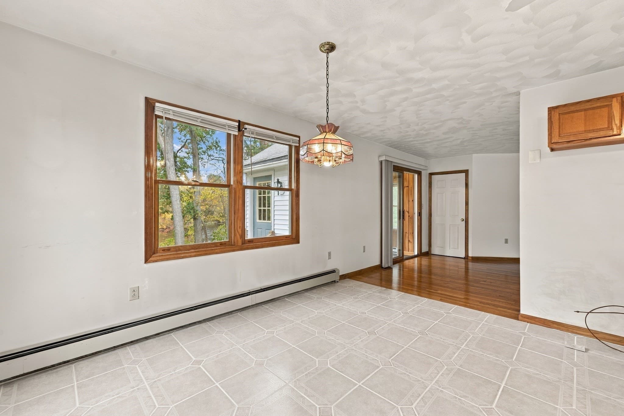 Single Family Residence at 21 Bridle Rd, Billerica MA 01821, photo 9 of 36