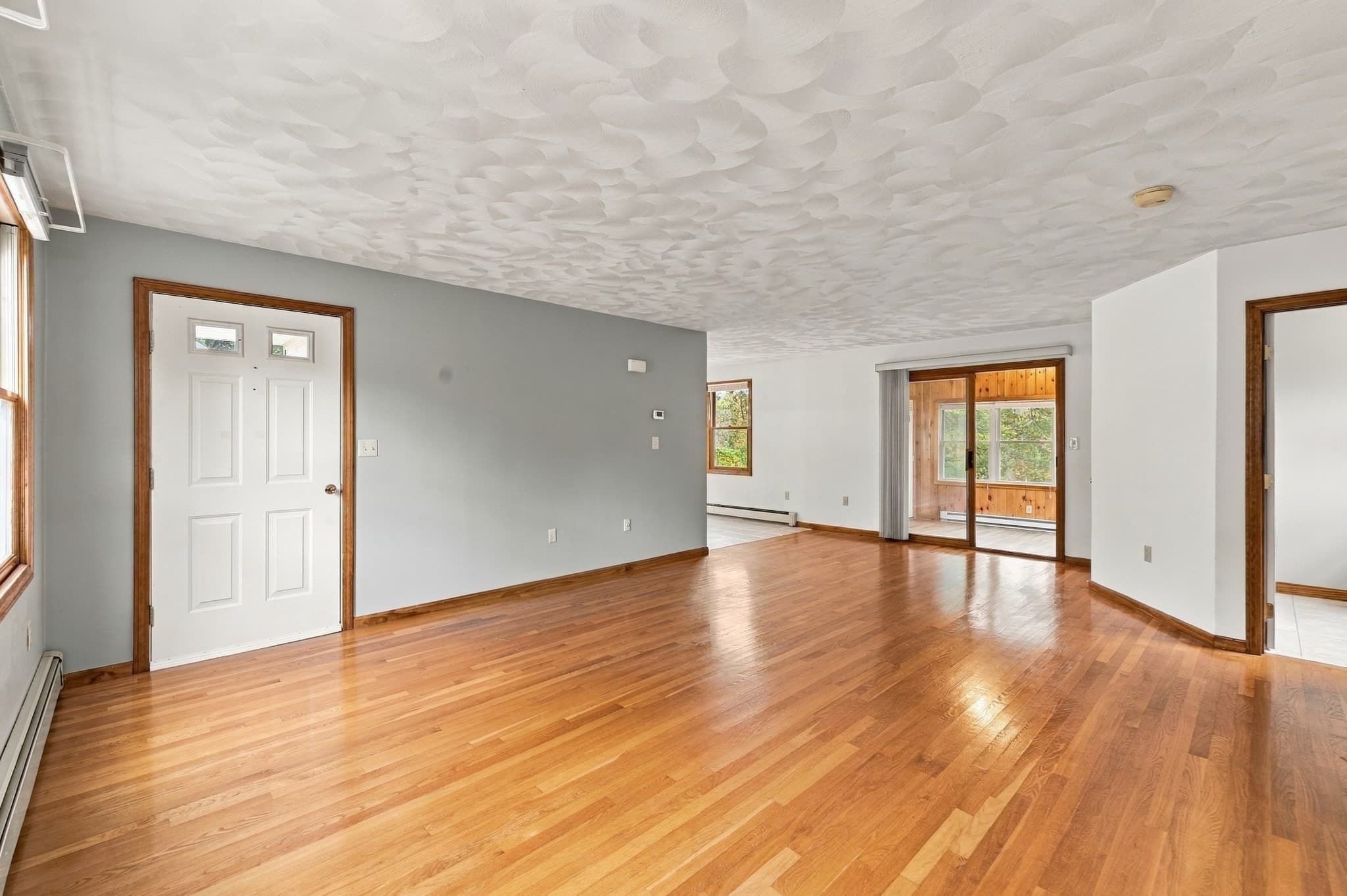 Single Family Residence at 21 Bridle Rd, Billerica MA 01821, photo 14 of 36