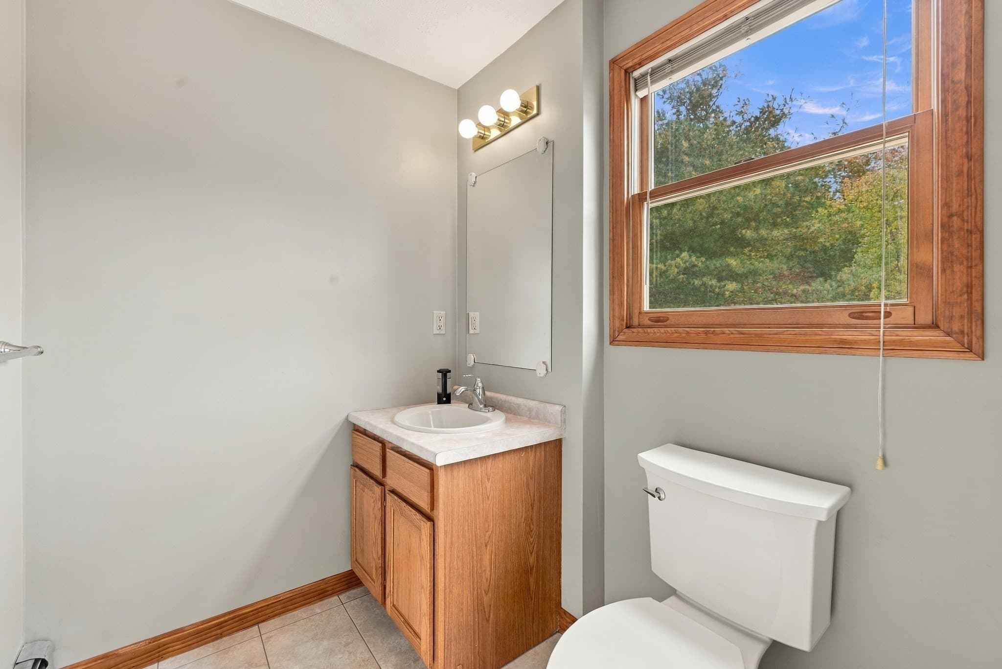 Single Family Residence at 21 Bridle Rd, Billerica MA 01821, photo 18 of 36