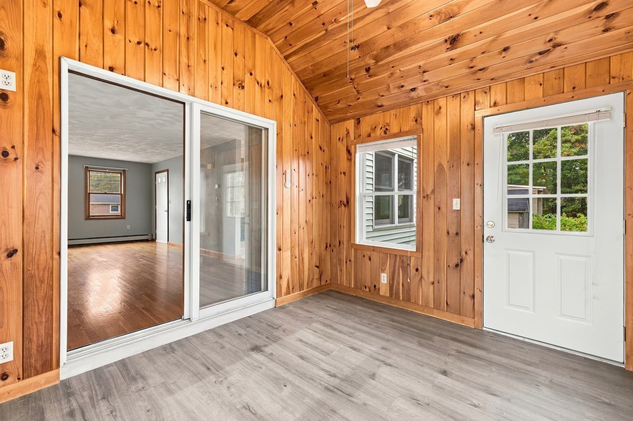 Single Family Residence at 21 Bridle Rd, Billerica MA 01821, photo 15 of 36