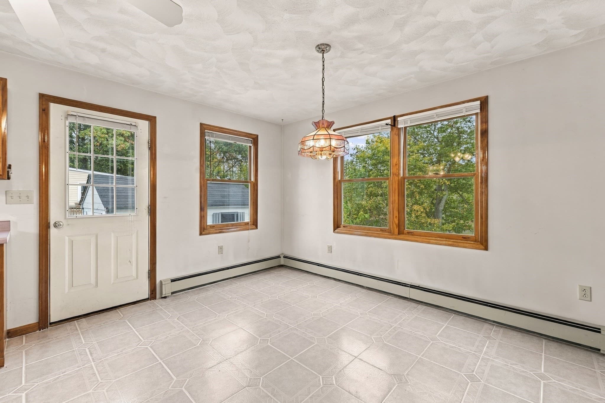 Single Family Residence at 21 Bridle Rd, Billerica MA 01821, photo 8 of 36