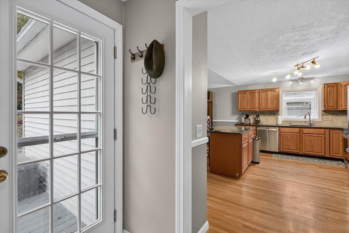 Single Family Residence at 55 Dutchess St, Springfield MA 01129, photo 13 of 41
