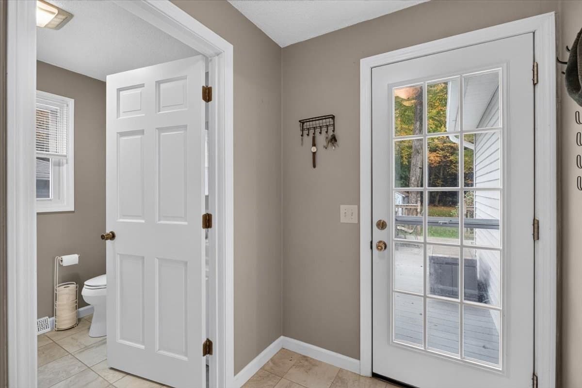 Single Family Residence at 55 Dutchess St, Springfield MA 01129, photo 12 of 41