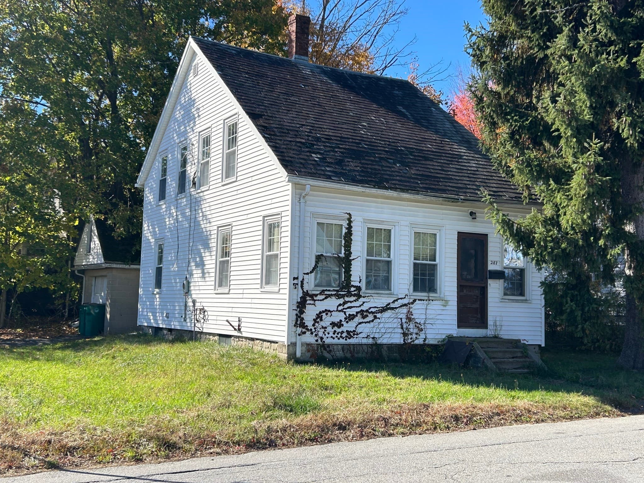 Single Family Residence at 287 Oak Hill Road, Fitchburg MA 01420, photo 2 of 4