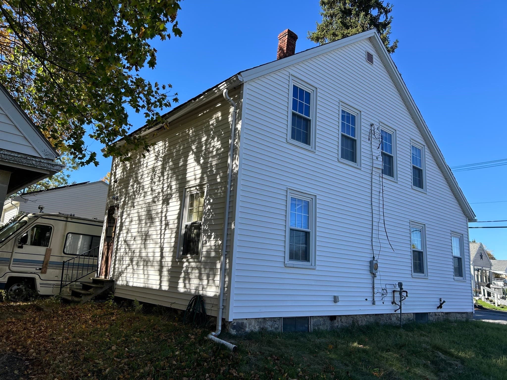 Single Family Residence at 287 Oak Hill Road, Fitchburg MA 01420, photo 3 of 4