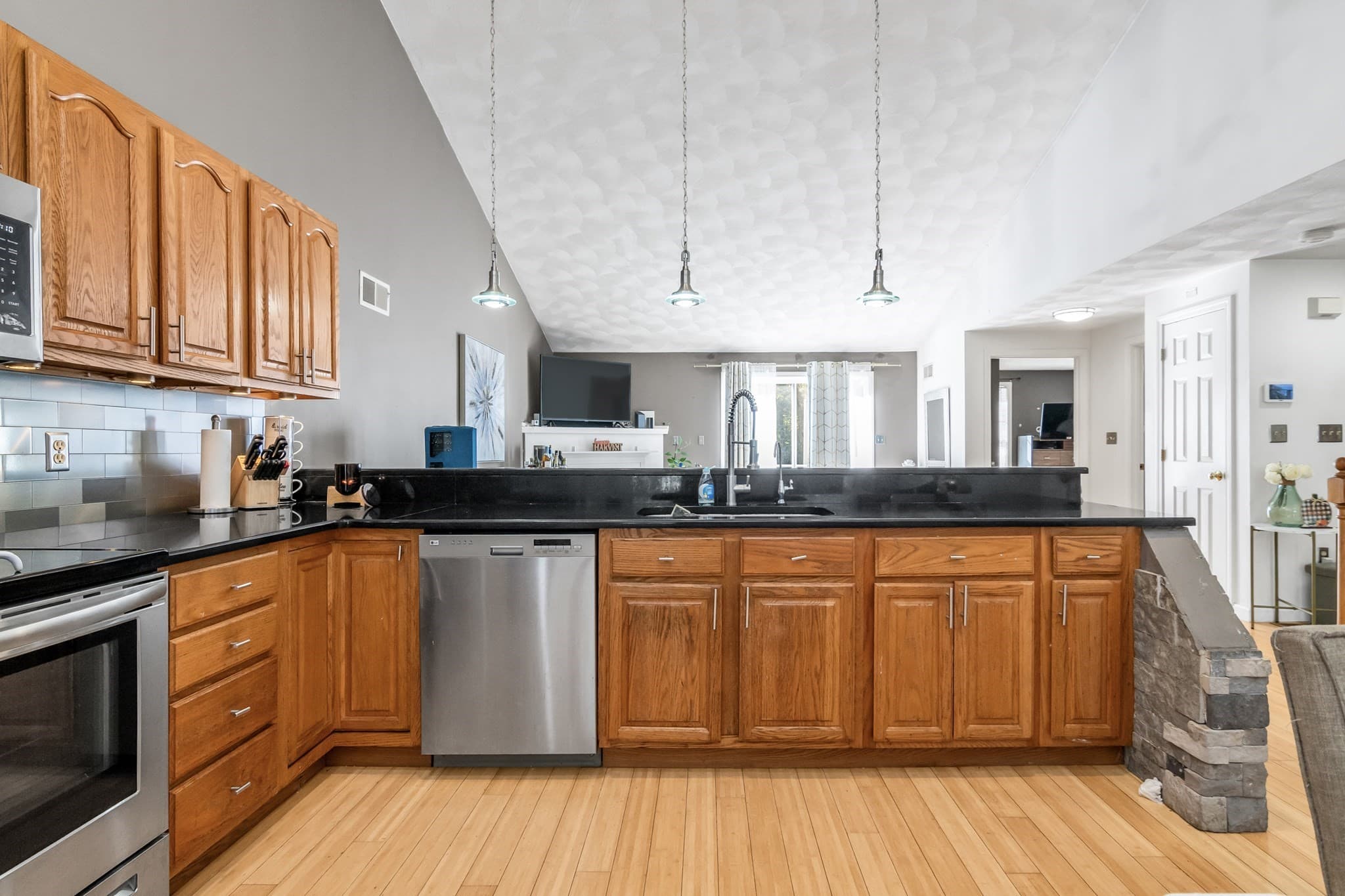 Condominium at 32 Marion St # 32, Haverhill MA 01832, photo 6 of 26