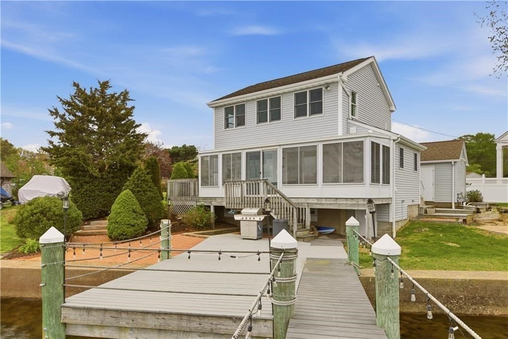 507 County Rd, Barrington RI 02806