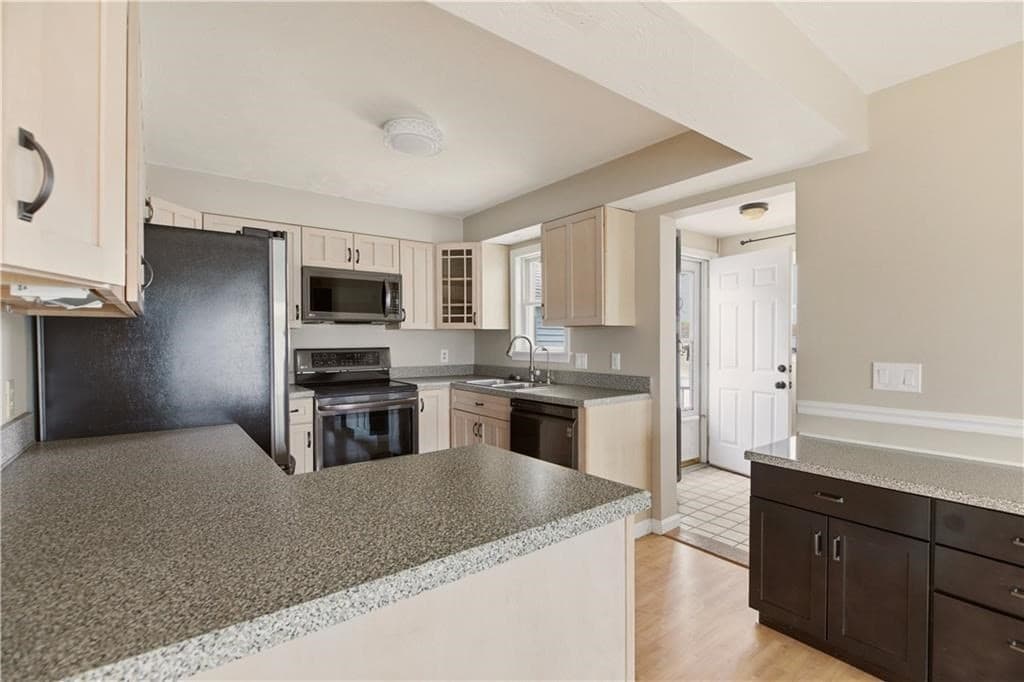 Single Family Residence at 507 County Rd, Barrington RI 02806, photo 20 of 38