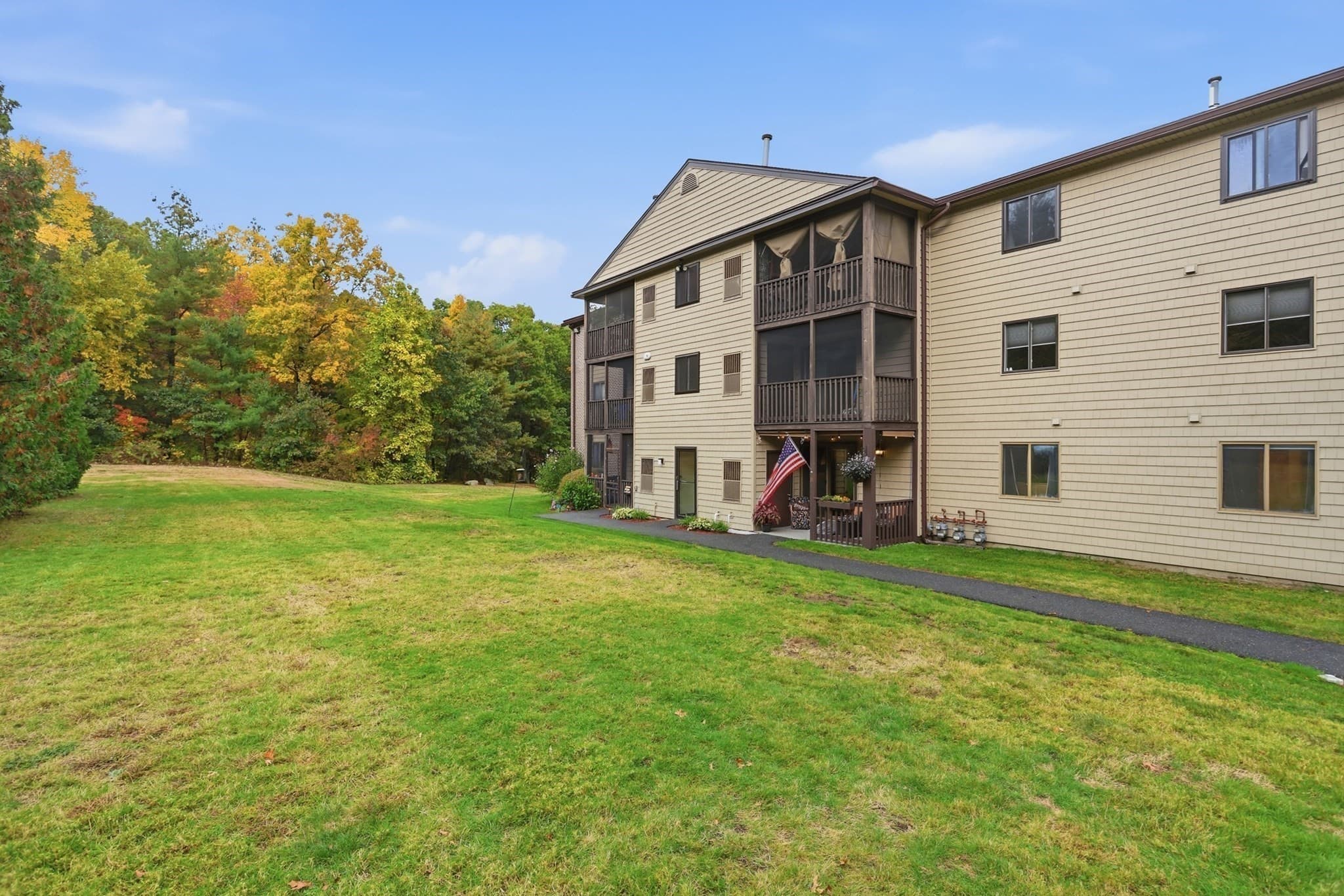 Condominium at 10 Village Ln # 15, Tyngsborough MA 01879, photo 2 of 33